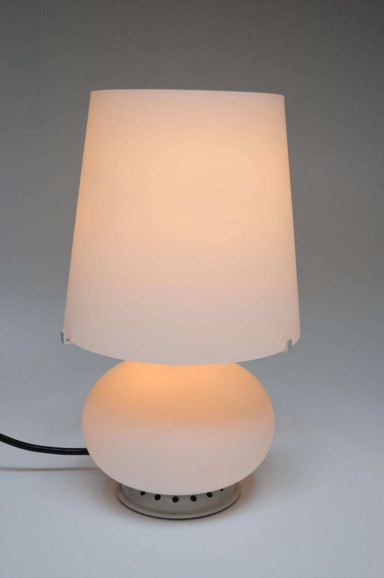 Italiano Vintage Italian Glass Petite Table Lamp di Max Ingrand per Fontana Arte in vendita