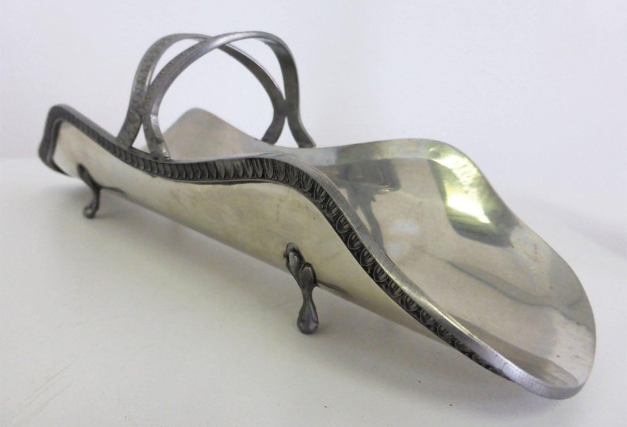 Vintage Italian Pewter Coffee Set, 1950s - Elegancia retro para su colección

Añada un toque de elegancia retro a su hogar con este juego de café de peltre italiano de los años 50. Elaborado y diseñado por expertos, este conjunto muestra la belleza