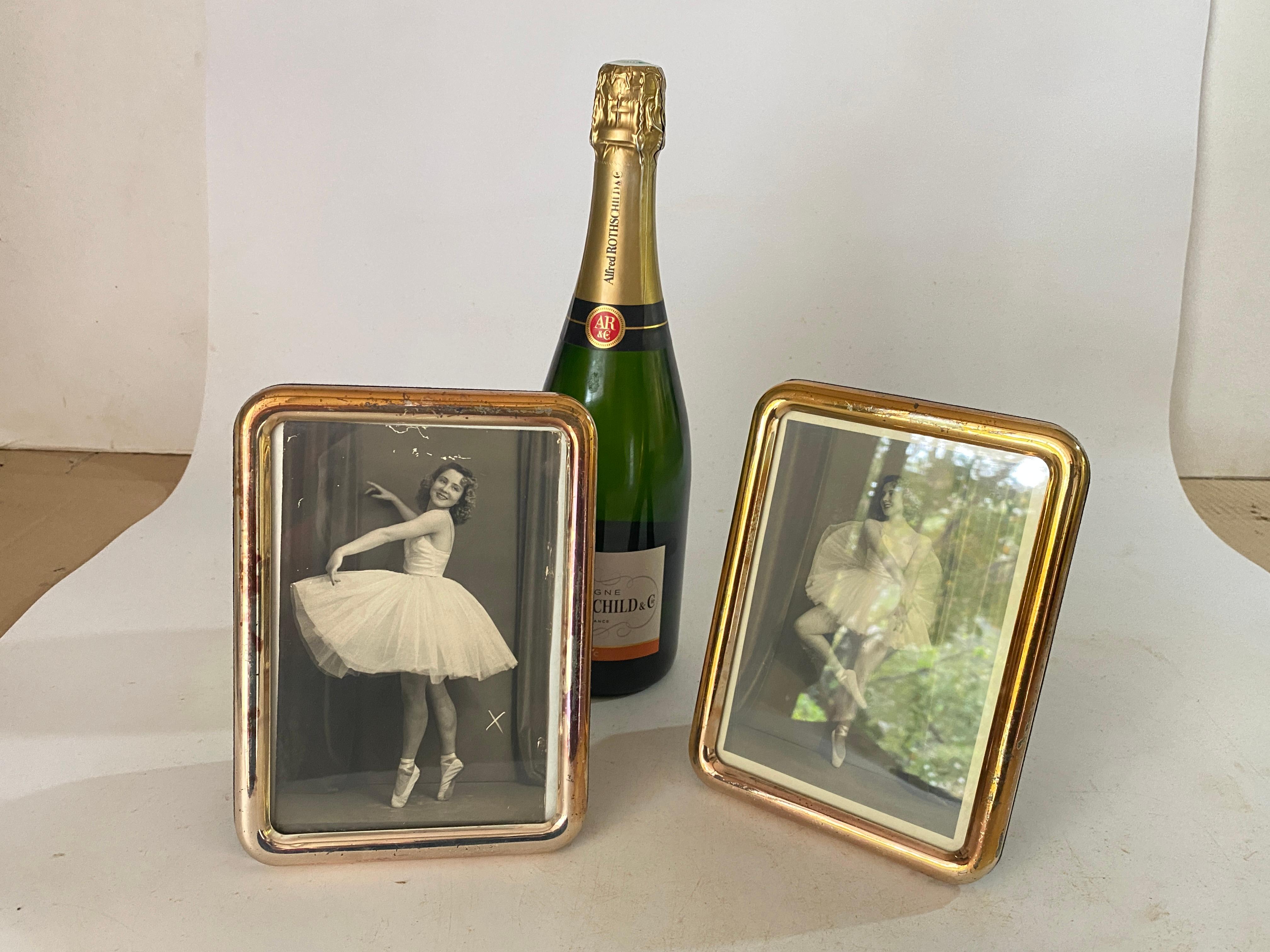 Vintage Italian picture frame, 1970s. this has been made in Italy. In gilt Metal.
The pictures are from the 50's, with a beatiful Daneur.