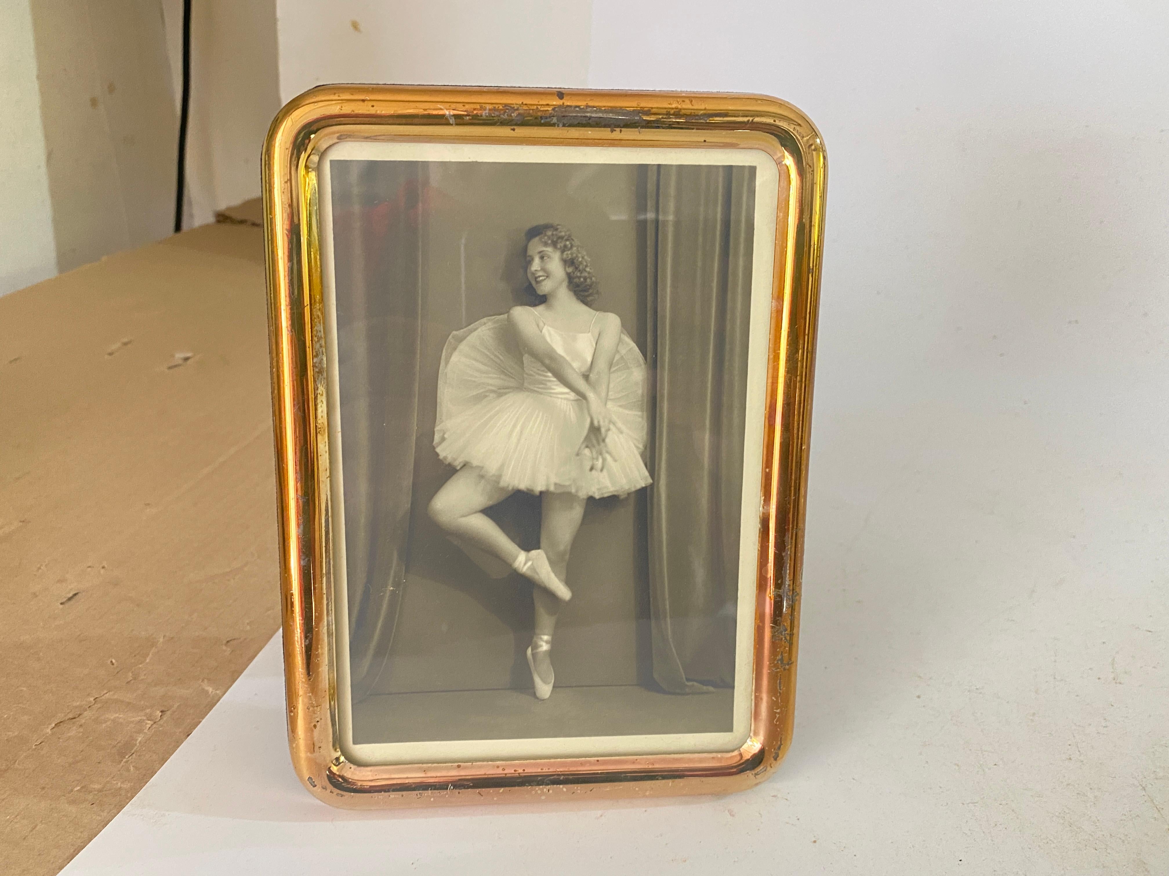 Italienischer Vintage-Bilderrahmen, 1950er Jahre, Bilder von  Set von 2 Fotos einer Tänzerin (Vergoldet) im Angebot