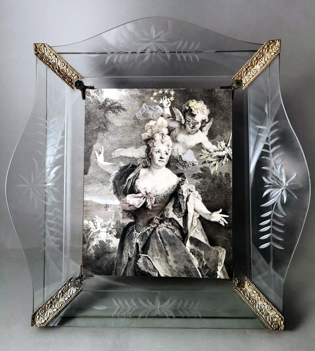We kindly suggest you read the whole description, as with it we try to give you detailed technical and historical information to guarantee the authenticity of our objects.
Exceptional and rare vintage Italian crystal frame; very particular is its
