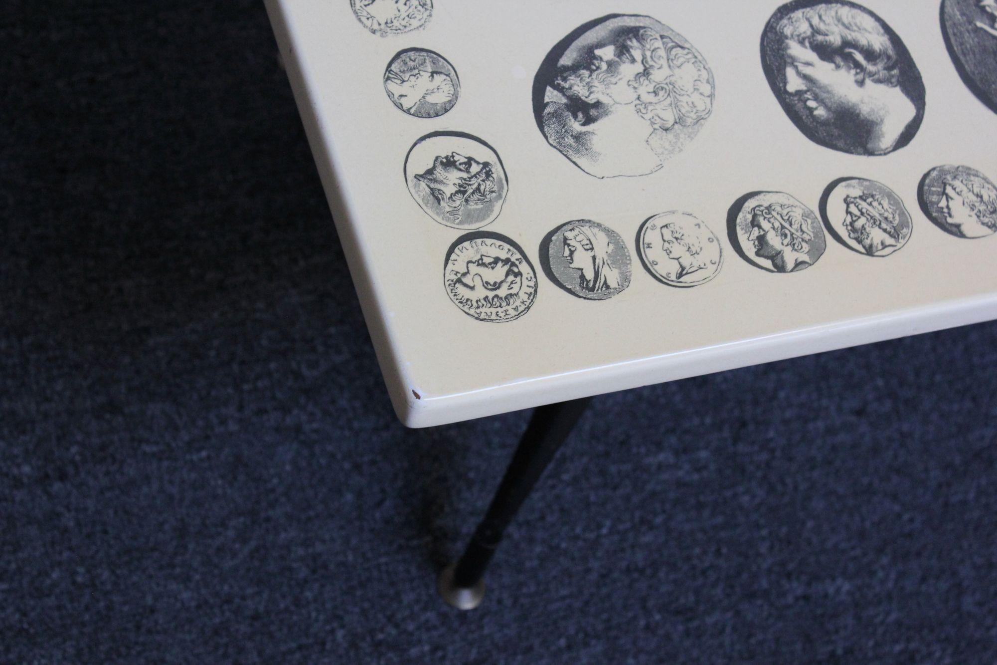 Table basse italienne vintage Piero Fornasetti « Cammei » en vente 6