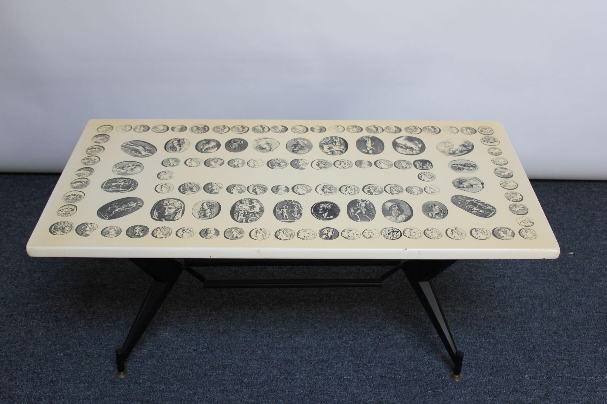 Table basse italienne vintage Piero Fornasetti « Cammei » en vente 10