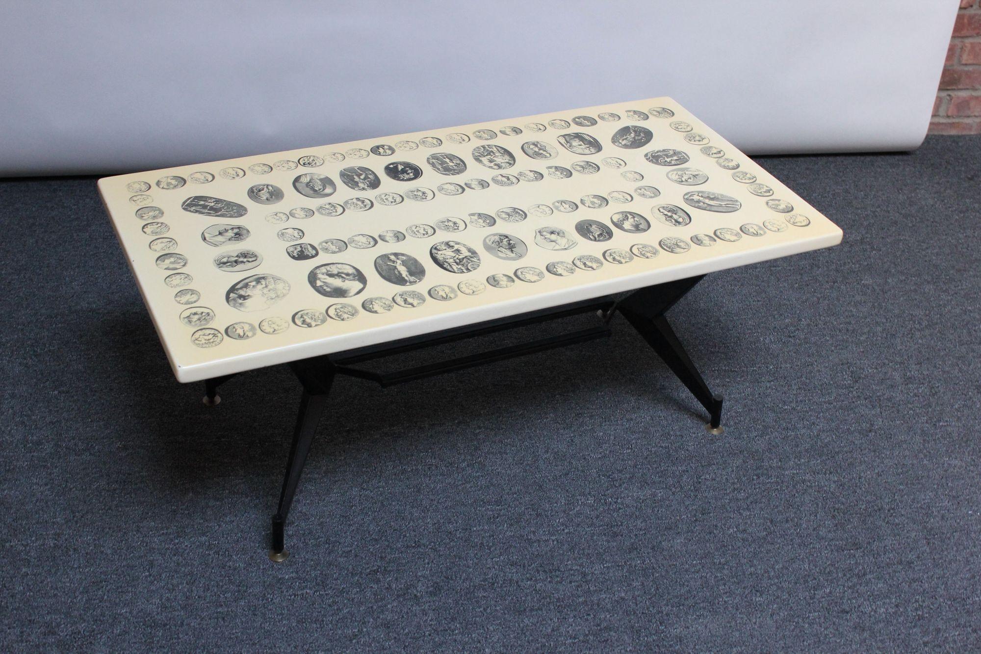 Table basse italienne vintage Piero Fornasetti « Cammei » en vente 11