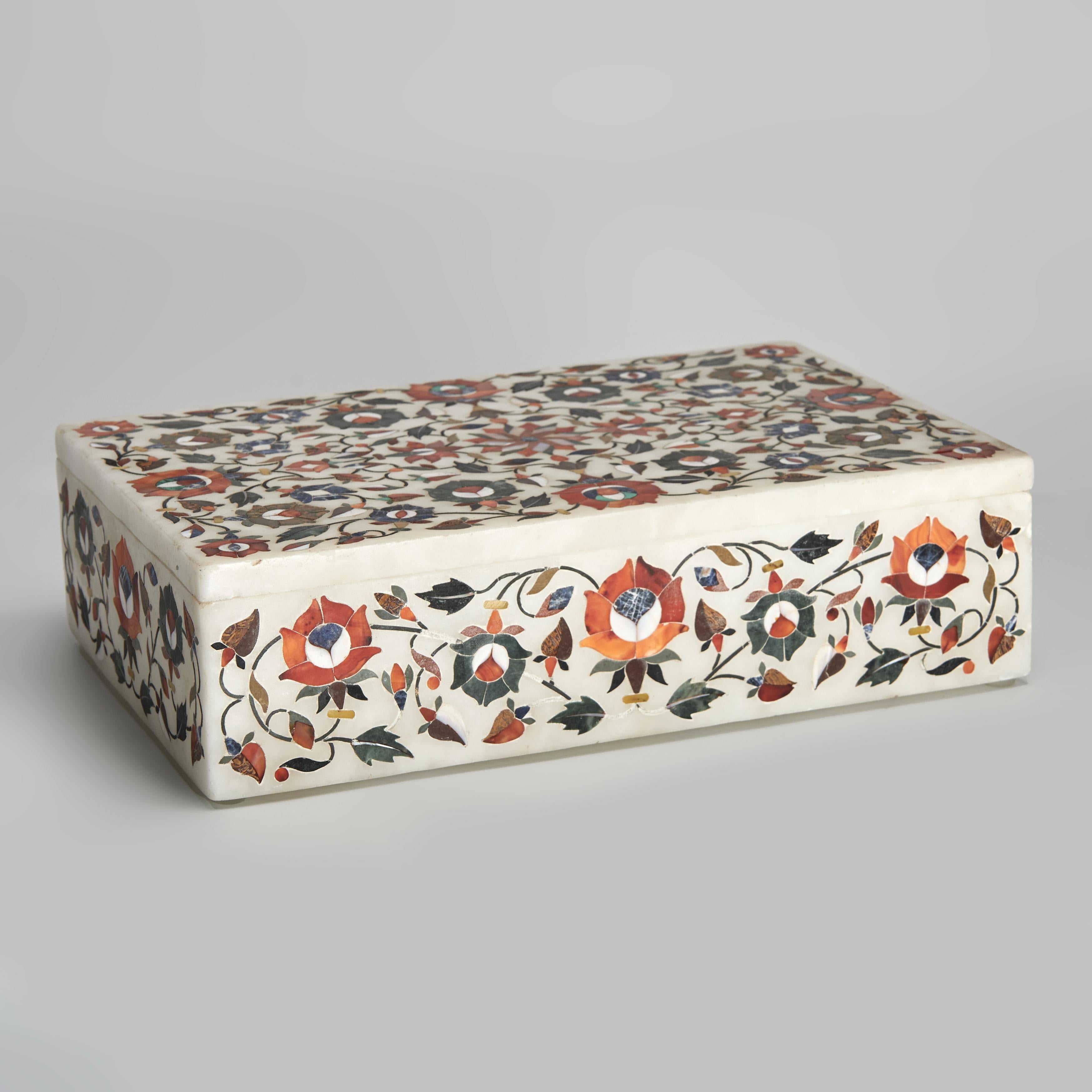 Italiano Scatola di marmo in pietra dura italiana d'epoca in vendita