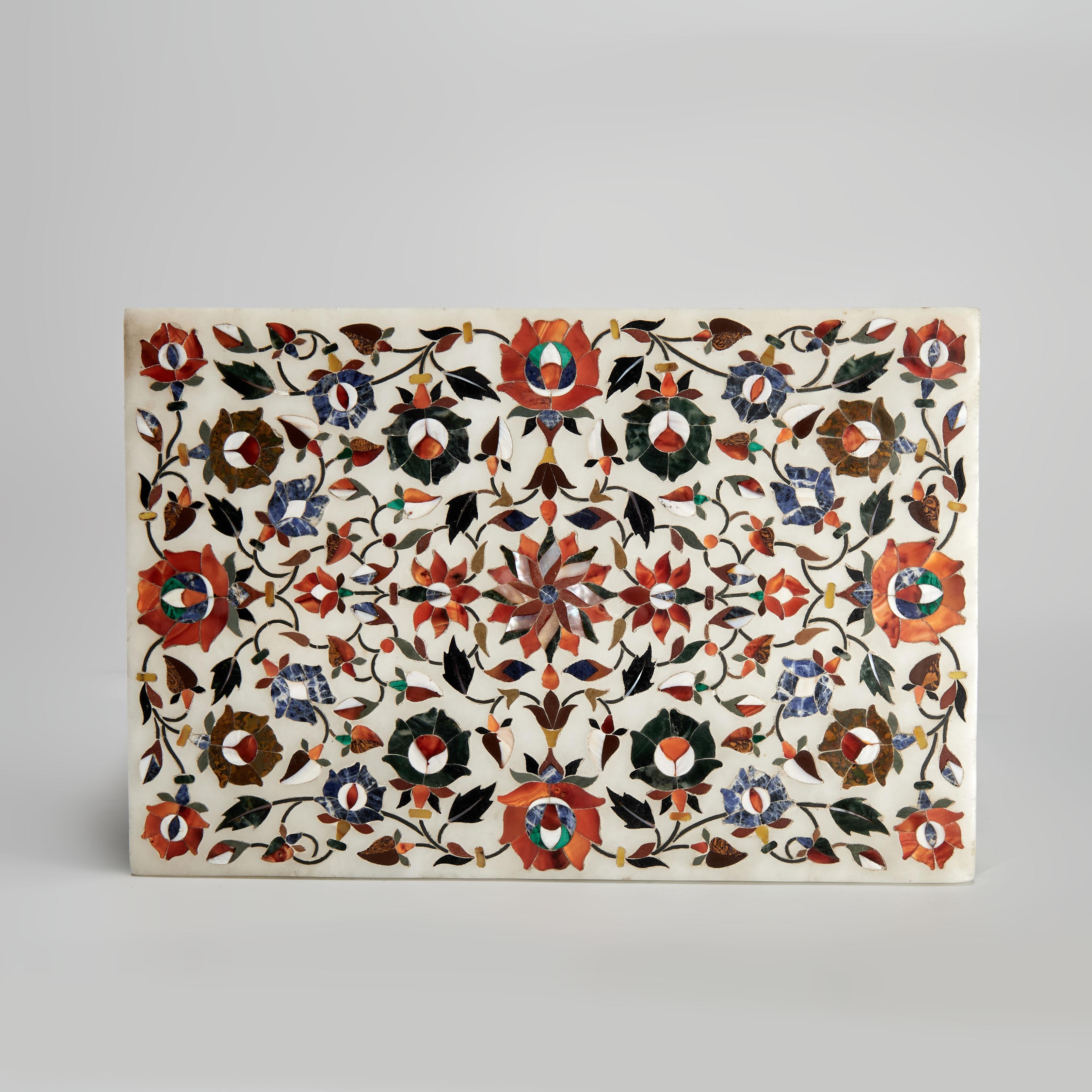 Scatola di marmo in pietra dura italiana d'epoca In condizioni buone in vendita a Palm Beach, FL
