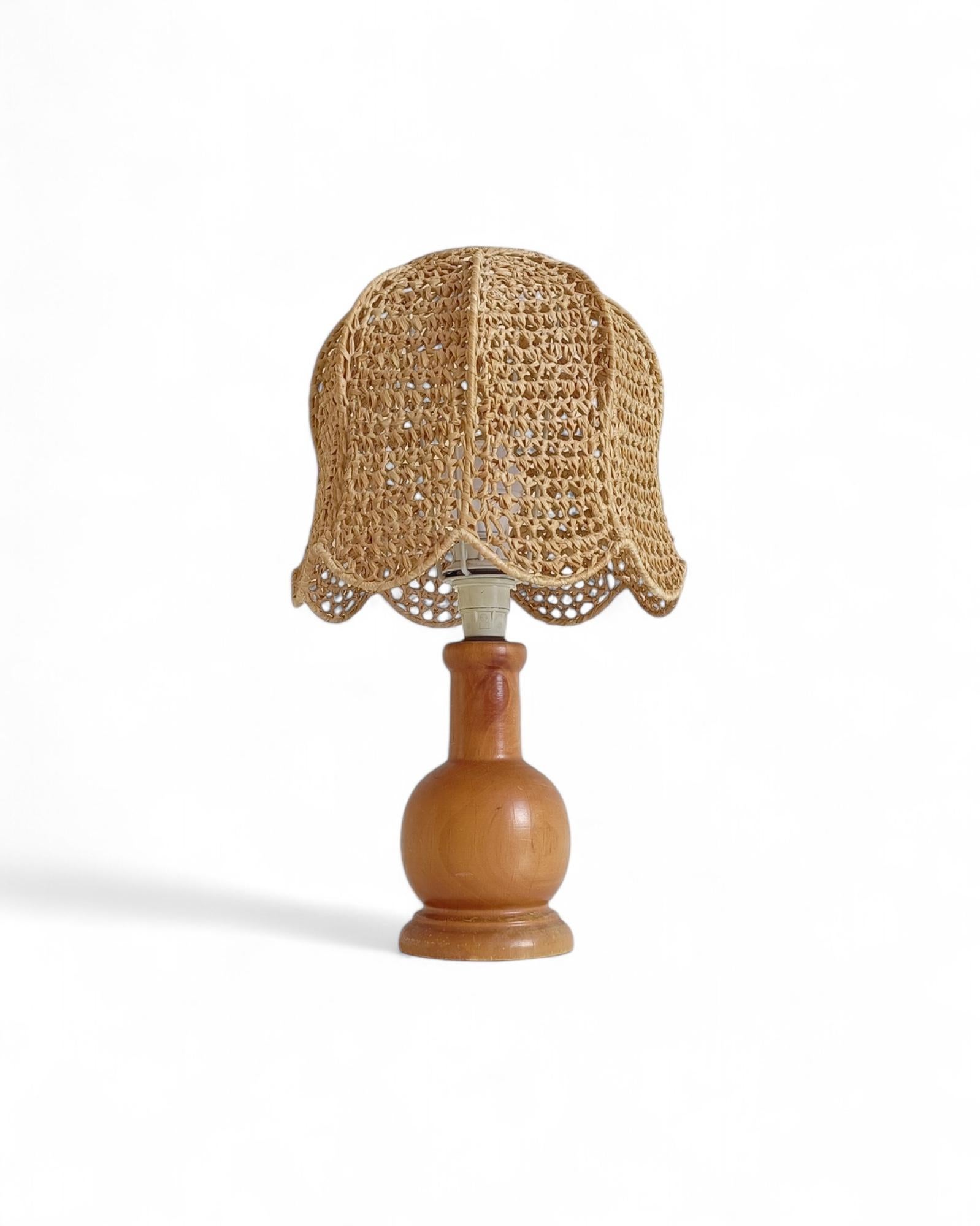 Vintage Italian Pine Wood Lamp With Hand-Woven Macrame Raffia Shade For Sale 5