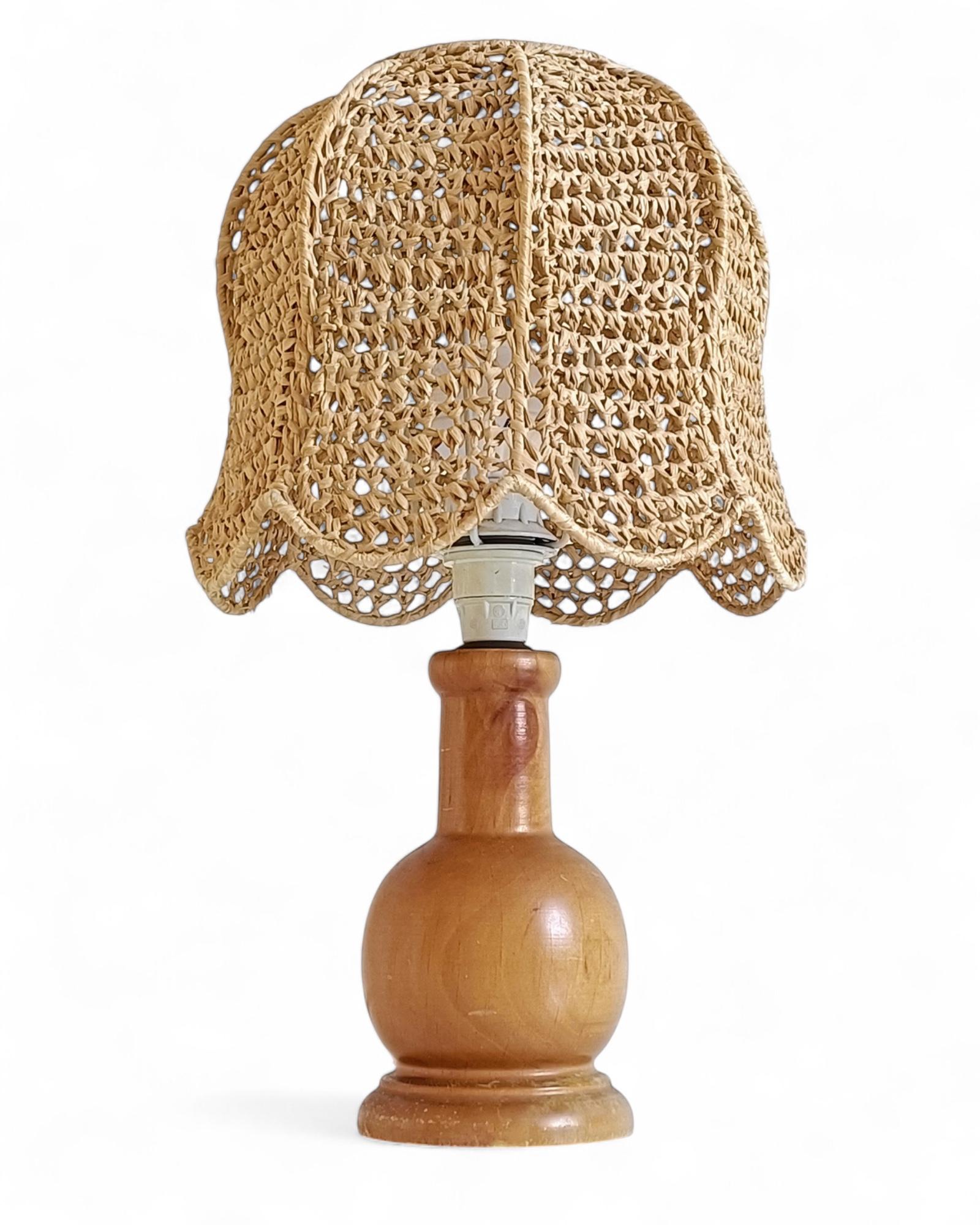 Vintage Italian Pine Wood Lamp With Hand-Woven Macrame Raffia Shade For Sale 9
