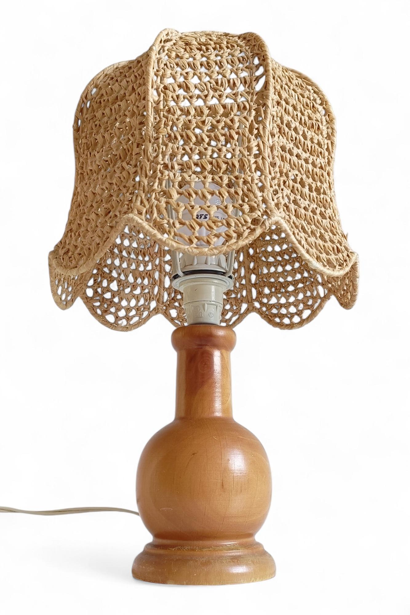 Late 20th Century Vintage Italian Pine Wood Lamp With Hand-Woven Macrame Raffia Shade For Sale