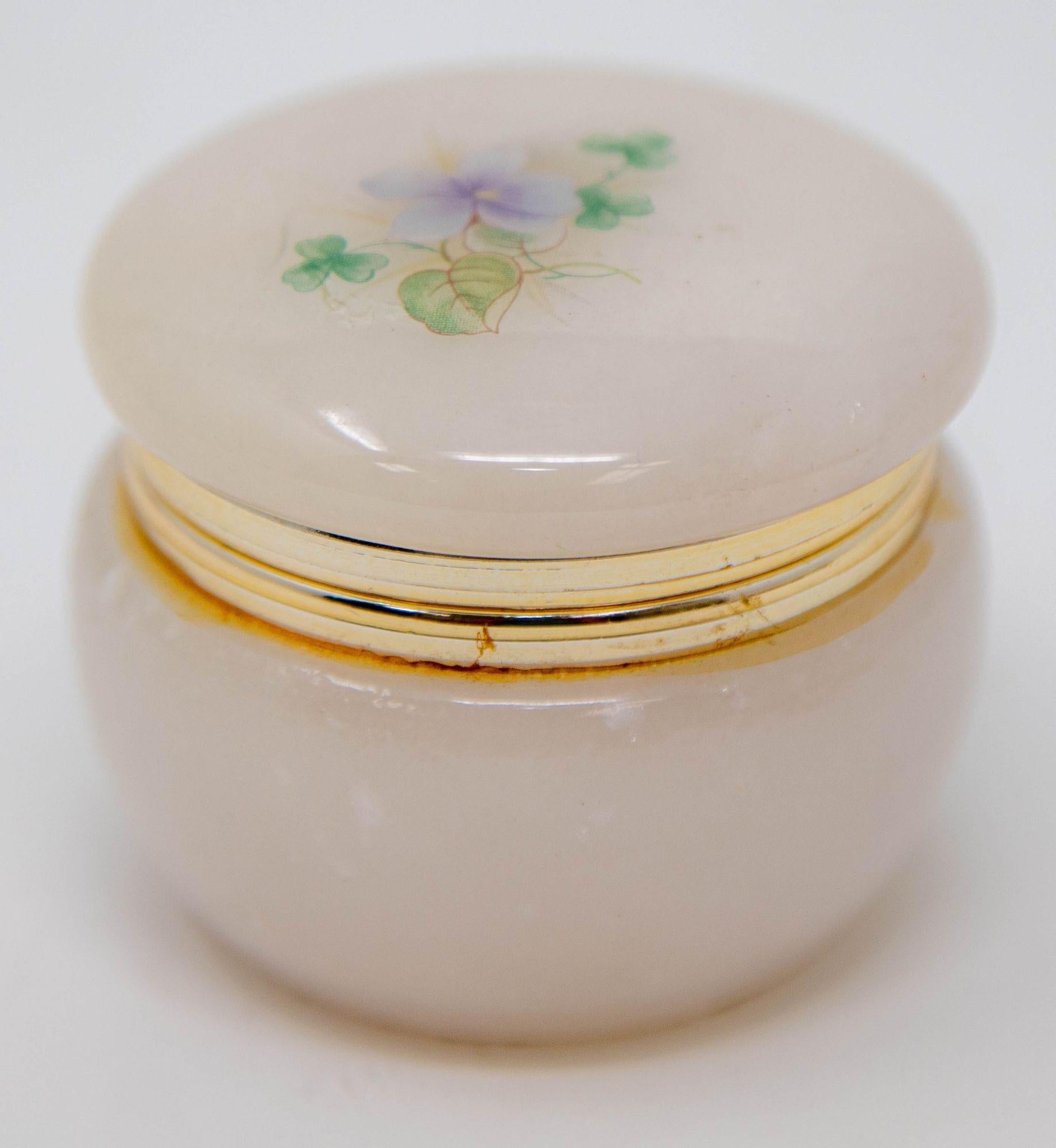 Postmoderno Portapillole rotondo d'epoca in alabastro rosa e oro 1970 in vendita