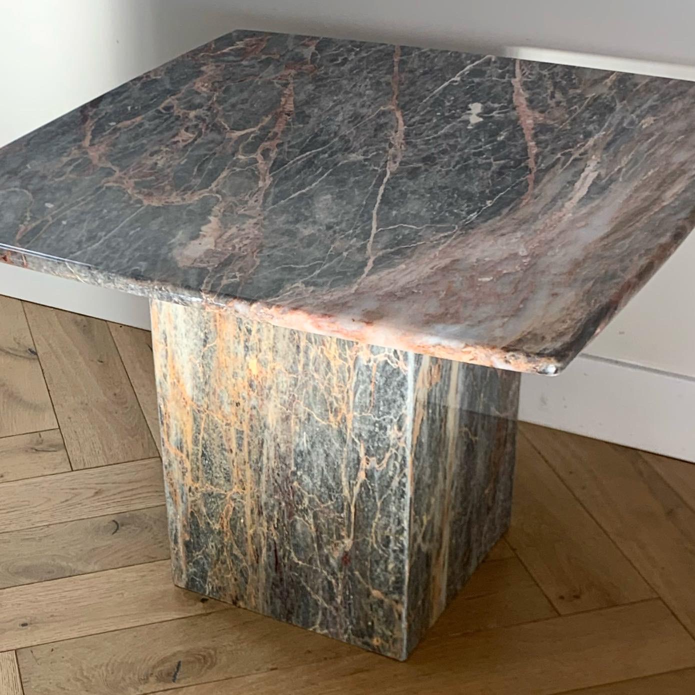 Vintage Italian Natuzzi-style marble accent/cocktail pedestal table in ice pink and ash gray. Made in Italy circa late 1970s / early 1980s. A small blip on an edge and some light surface scratches (both pictured) but otherwise flawless. 

Measures: