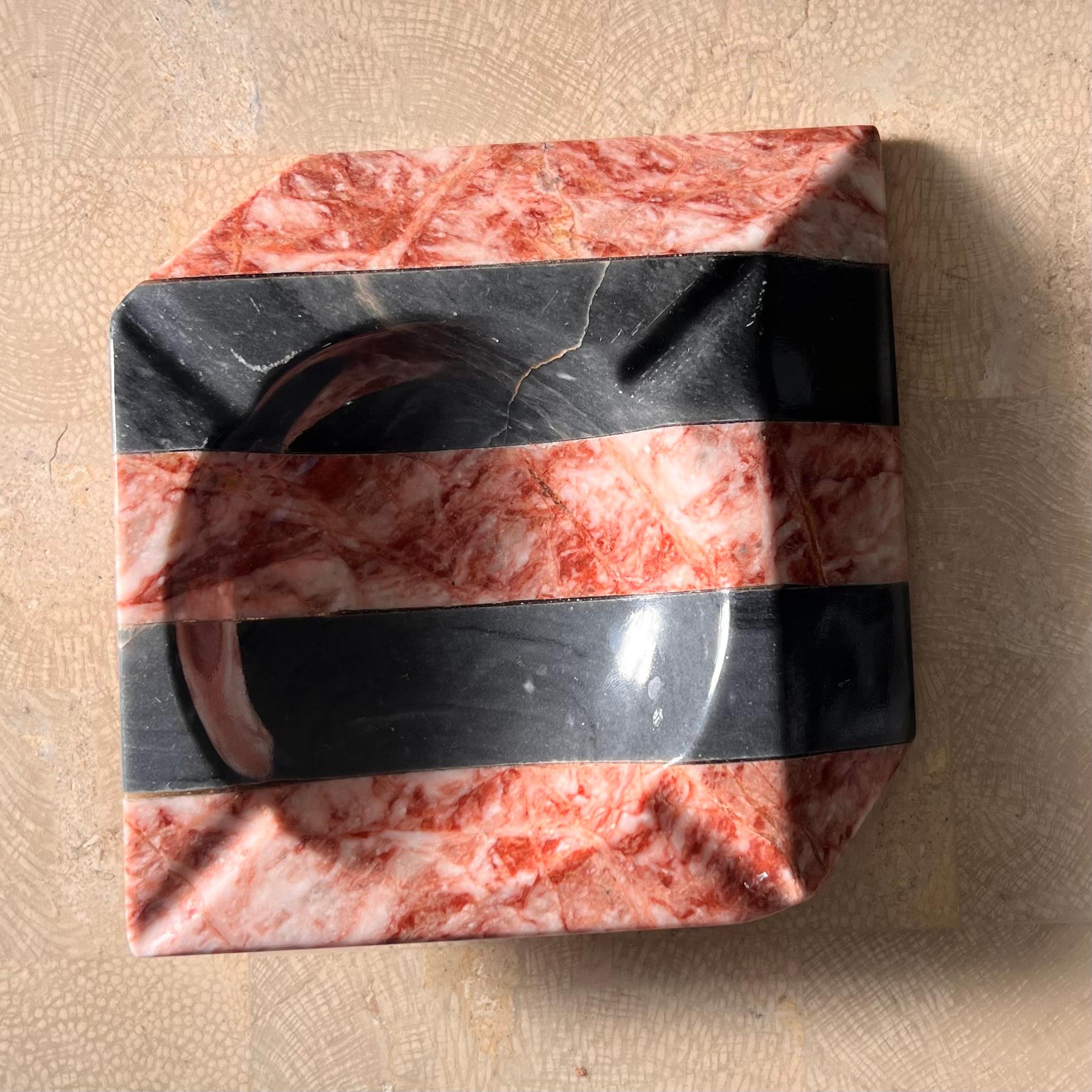 Vintage Italian pink and gray striped slanted marble ashtray, mid 20th century  10
