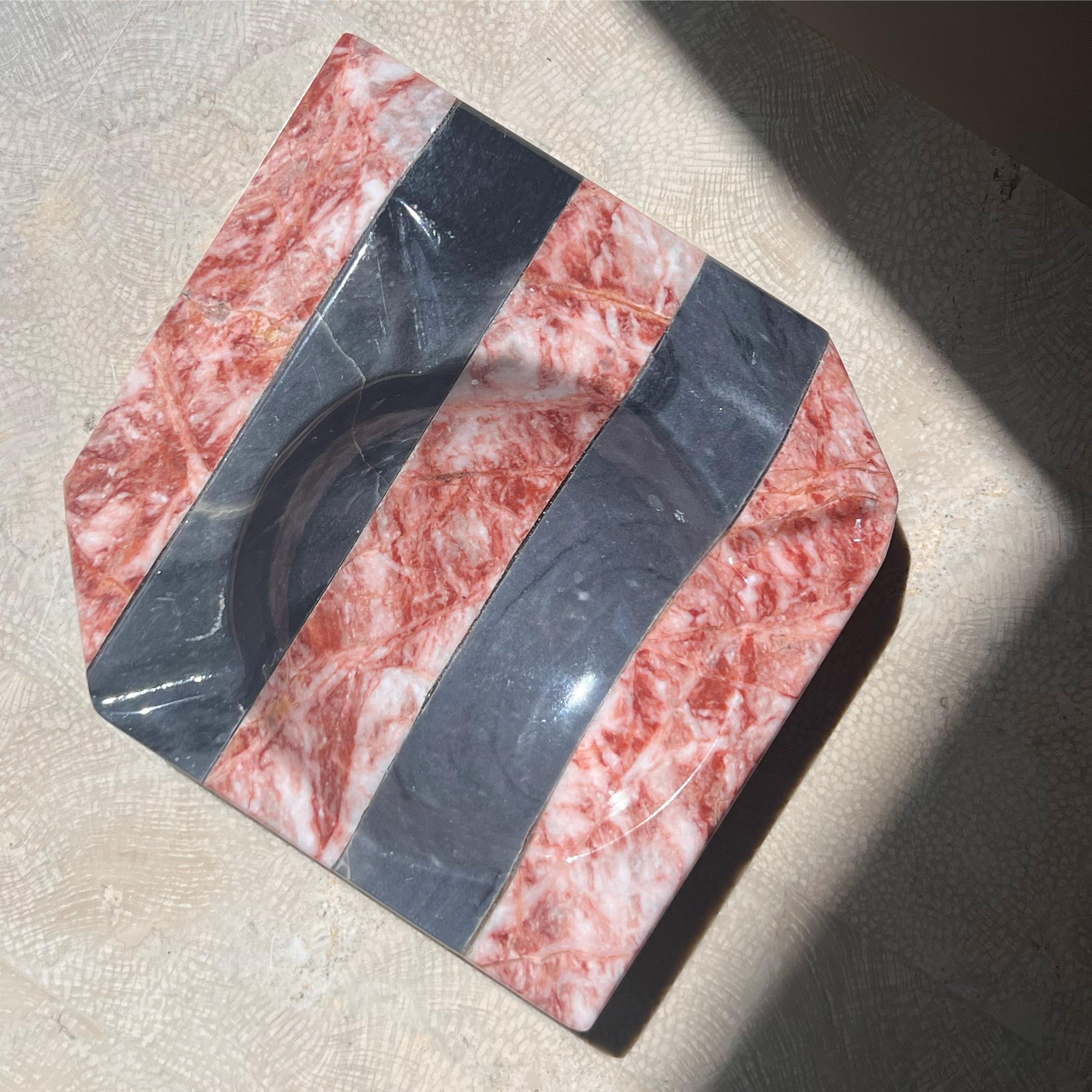 Vintage Italian pink and gray striped slanted marble ashtray, mid 20th century  11