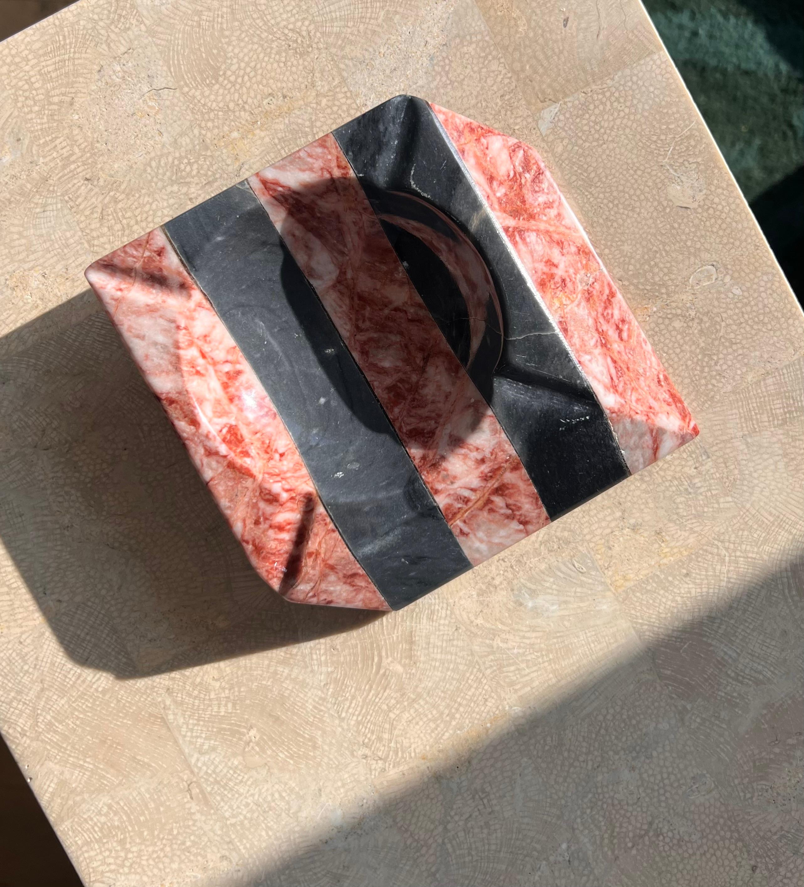 Mid-Century Modern Vintage Italian pink and gray striped slanted marble ashtray, mid 20th century 