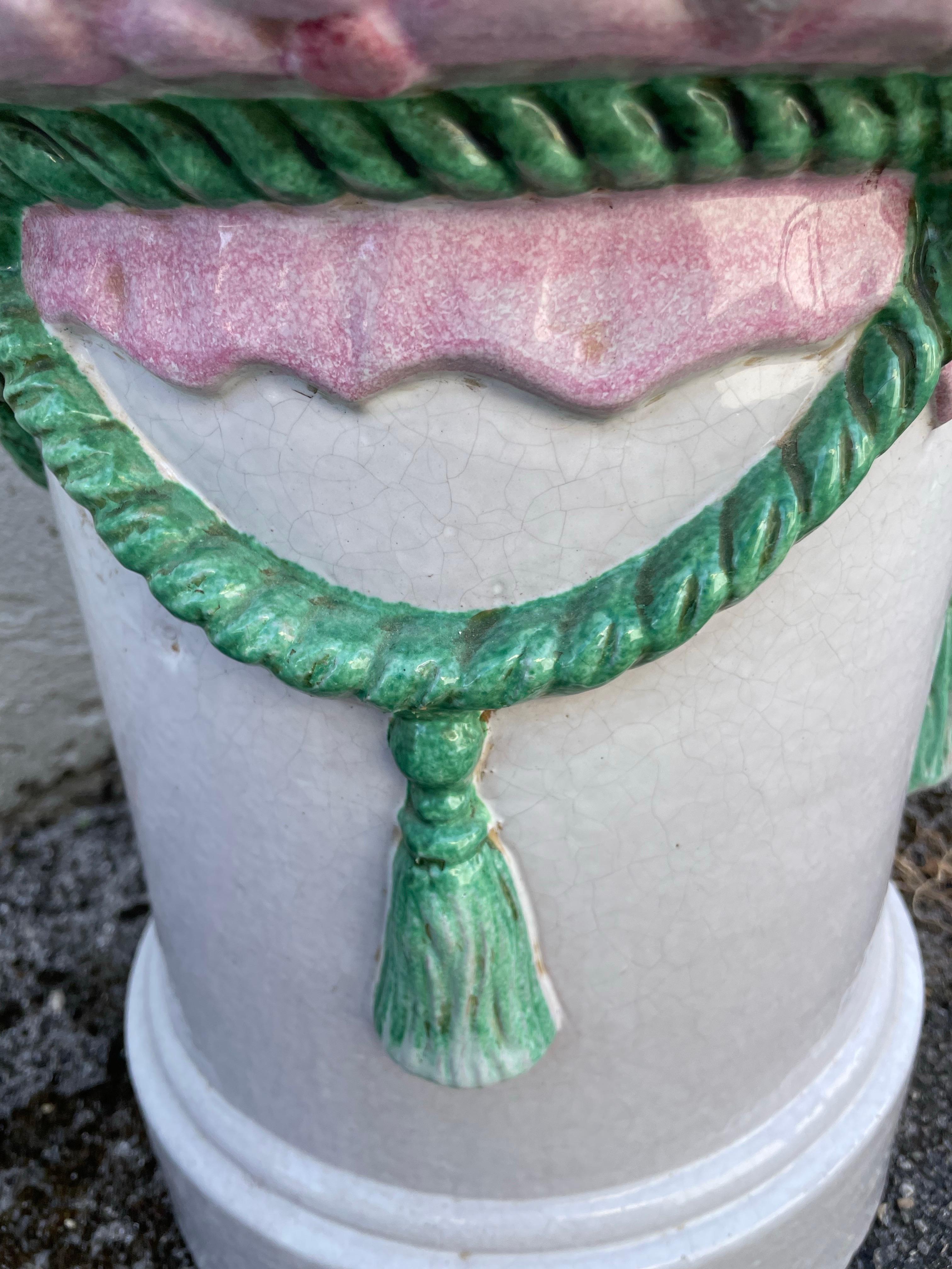 XX secolo Sedile da giardino rosa vintage italiano con cuscino in vendita