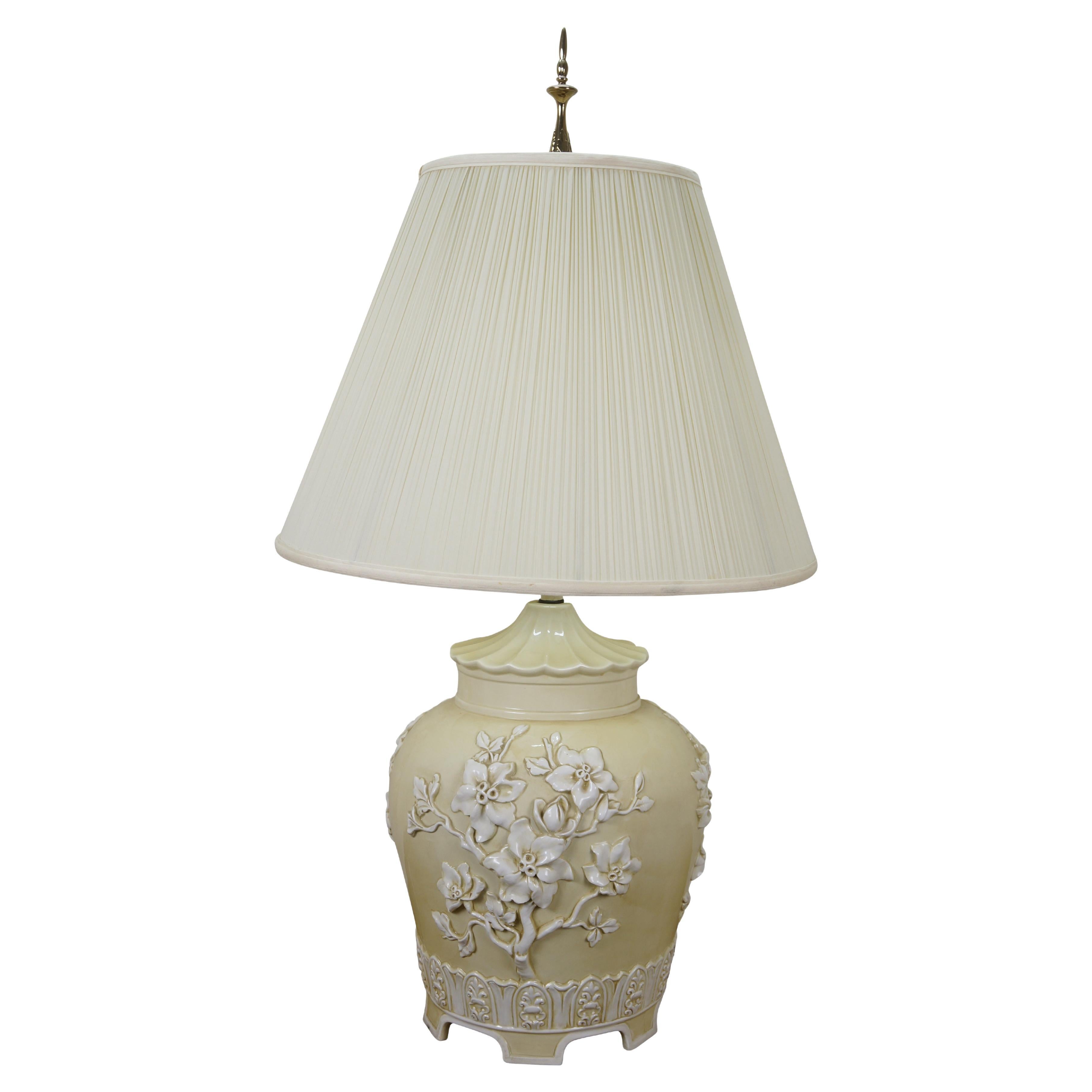 Vintage Italian Lamp in porcellana Chinoiserie ad alto rilievo floreale 38"