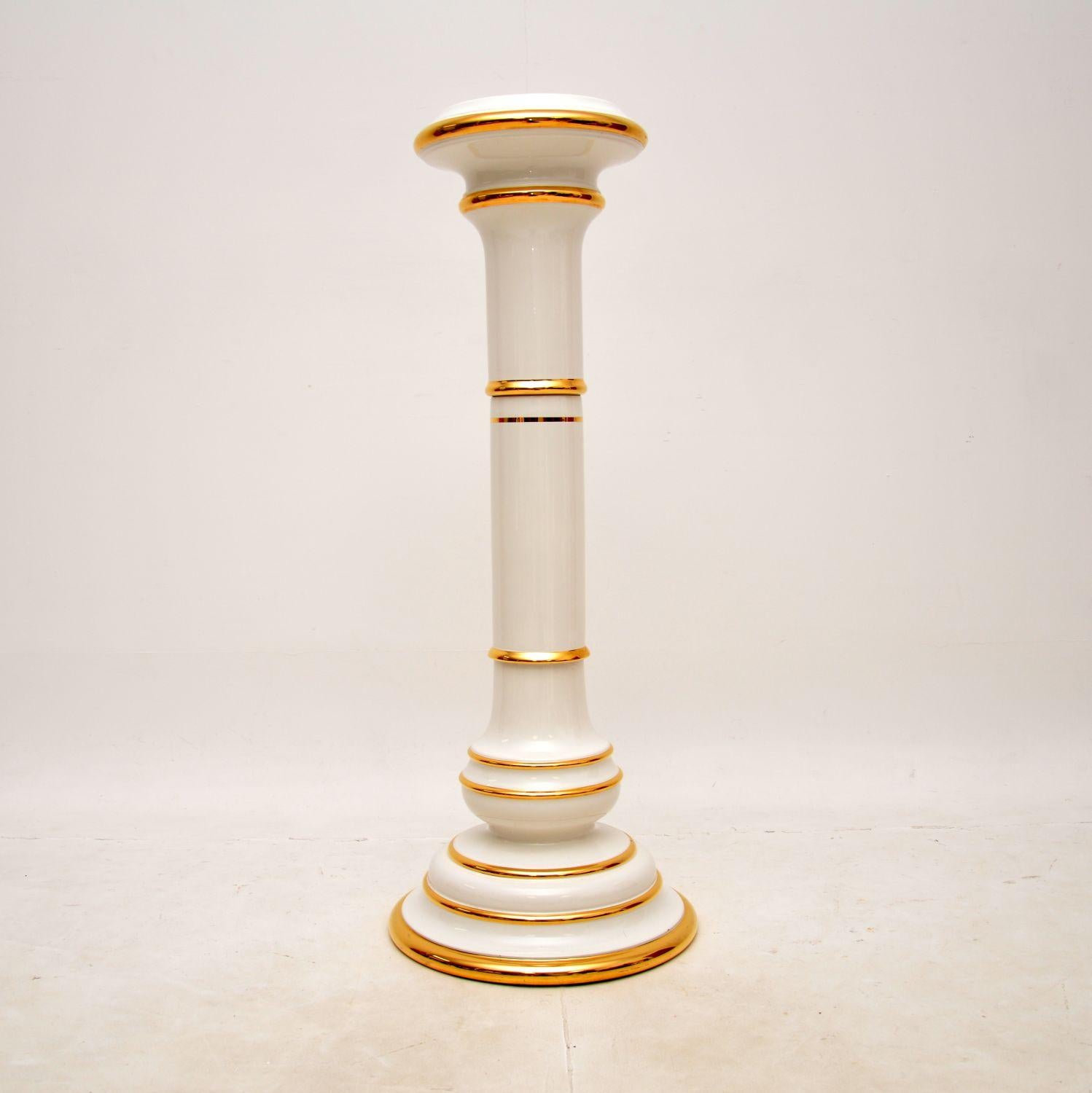A stylish and very well made vintage Italian porcelain plant stand / pedestal column. This was made in Italy and dates from the 1970’s.

It is of superb quality and is a very useful size to display house plants or even to be used as a lamp