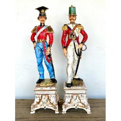 Vintage Italian Porcelain Sounders auf Sockeln - Satz von 2