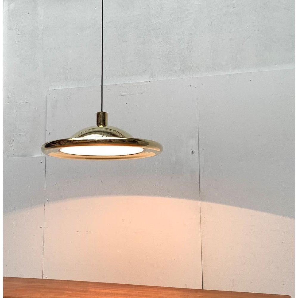 Colgante vintage italiano postmoderno de latón Modelo S-481 OVNI de Luci Italia, años 70 en venta 3