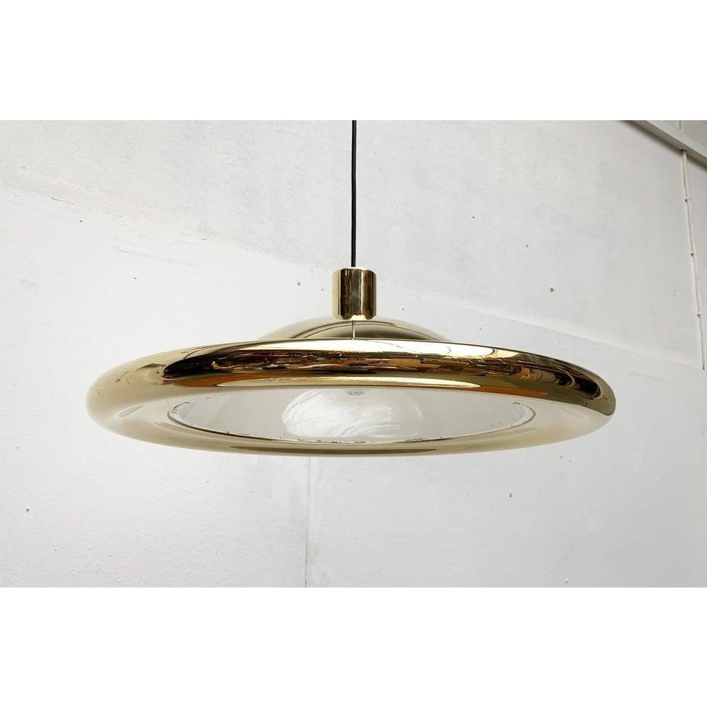 Colgante vintage italiano postmoderno de latón Modelo S-481 OVNI de Luci Italia, años 70 siglo XX en venta