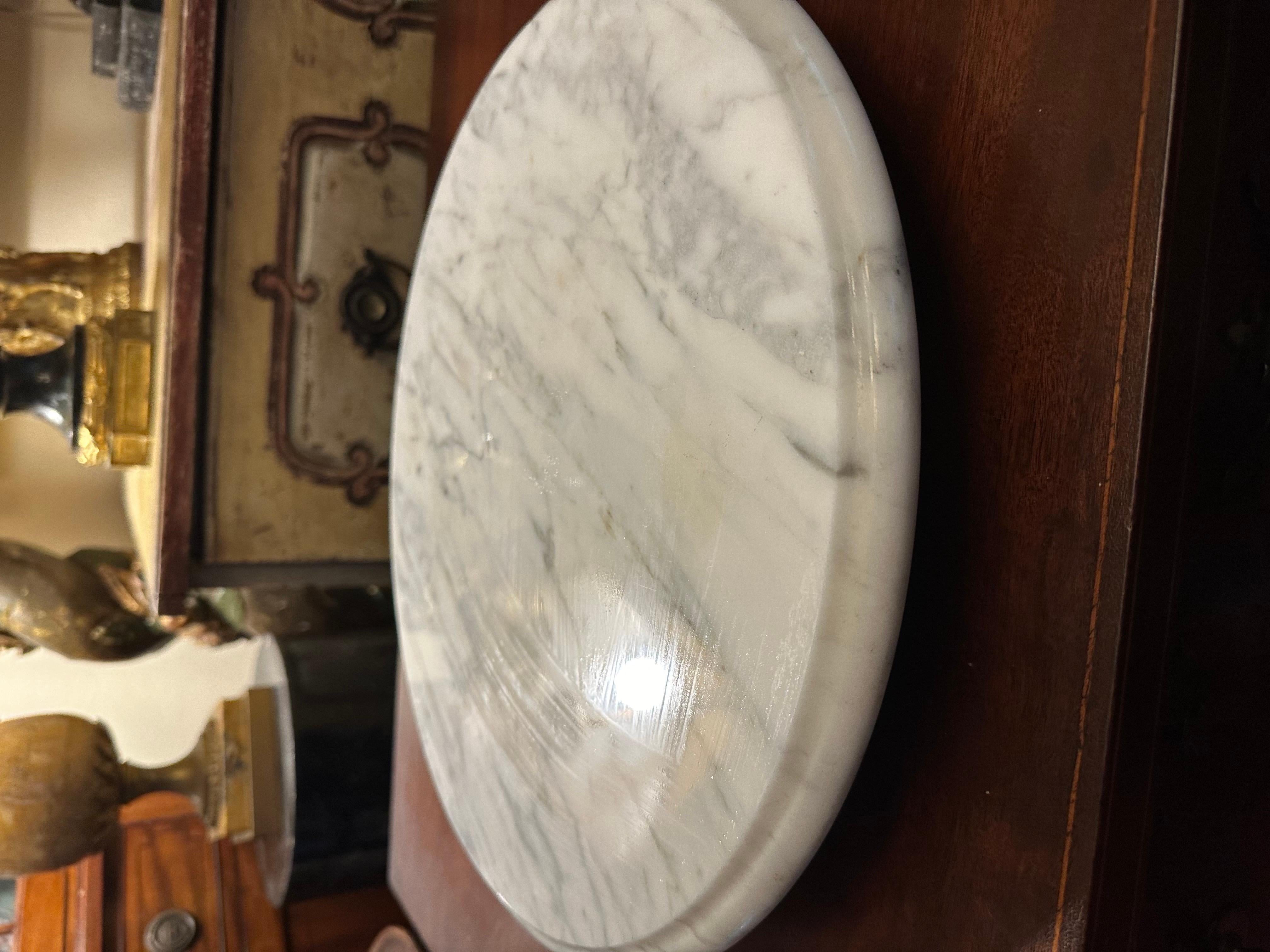 20ième siècle Fauteuil-lavabo vintage italien postmoderne en marbre de Carrare. en vente