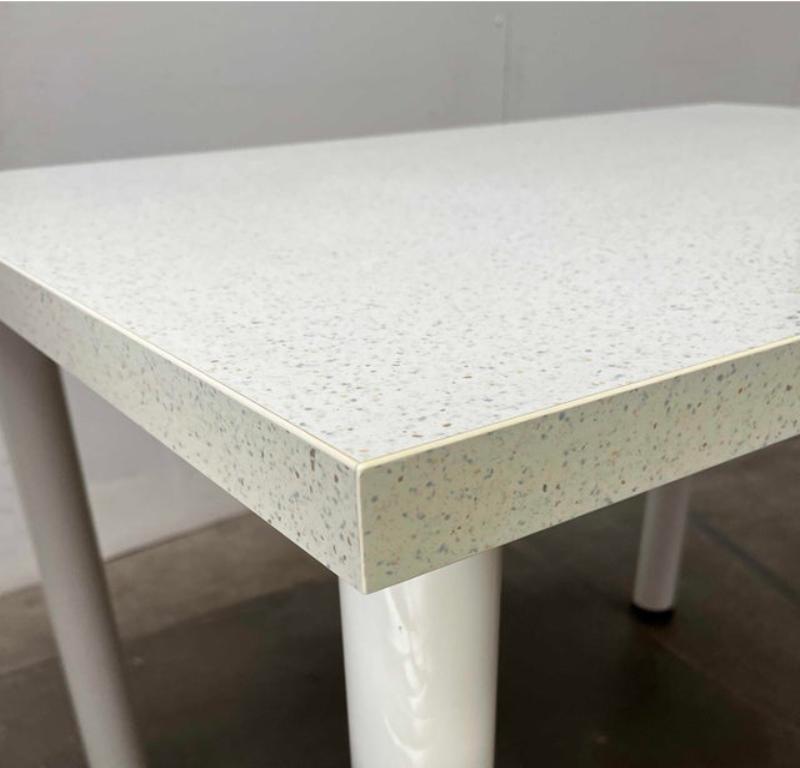 Mesa de comedor postmoderna italiana vintage con superficie estilo terrazo, años 80 en venta 3