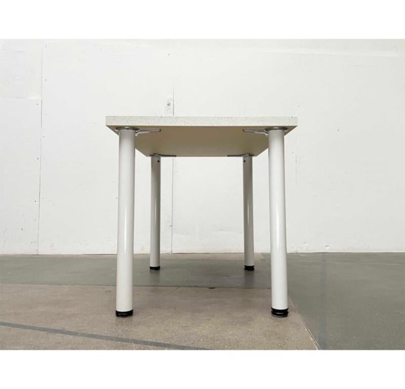Mesa de comedor postmoderna italiana vintage con superficie estilo terrazo, años 80 en venta 9