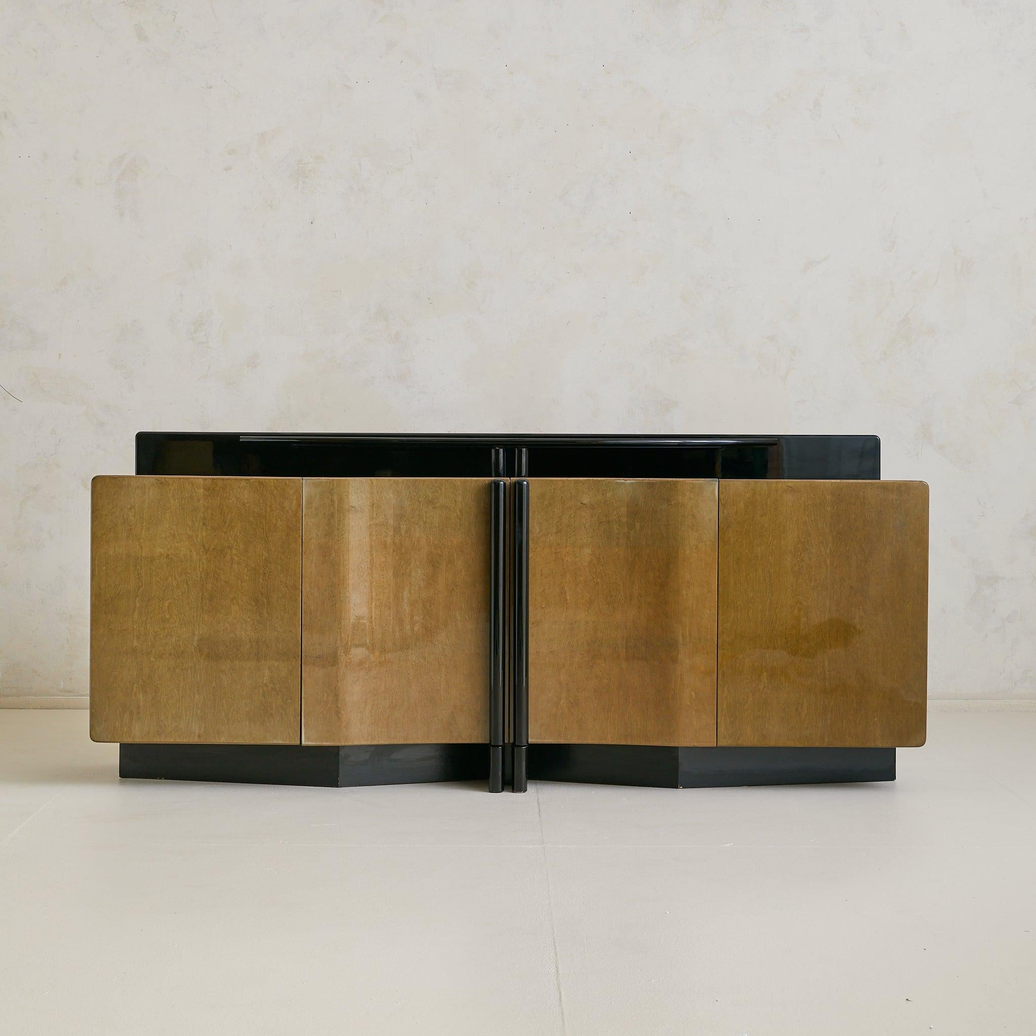 Vintage Italian Postmodern Enfilade Credenza in Black Lacquer + Birdseye Maple Italiano en venta