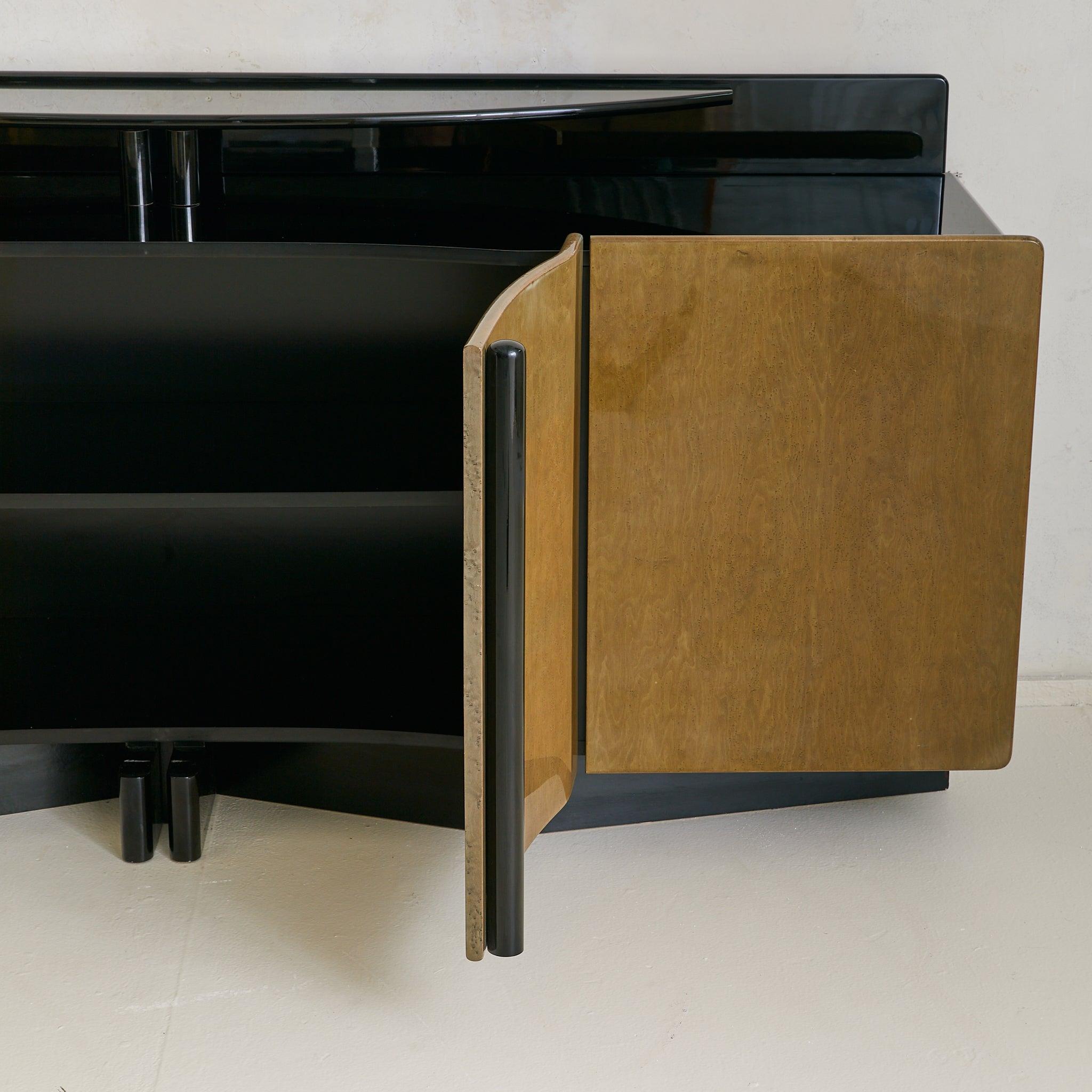 Vintage Italian Postmodern Enfilade Credenza in Black Lacquer + Birdseye Maple en venta 1