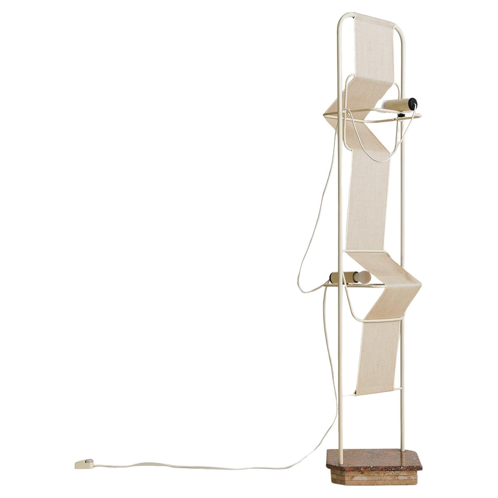 Lampada da terra postmoderna Vintage Italian Lamp con paralumi in tessuto e base in pietra in vendita