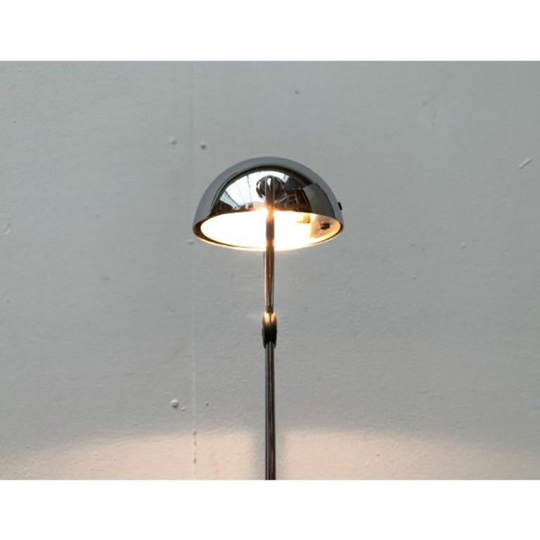 Vintage Italian Postmodern Meridiana Chrome Table Lamp, Años 80 en venta 4