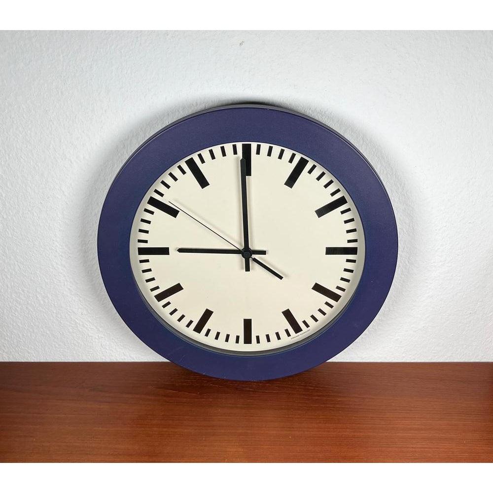 Postmoderne Horloge murale italienne postmoderne de Junghans, années 1980 en vente