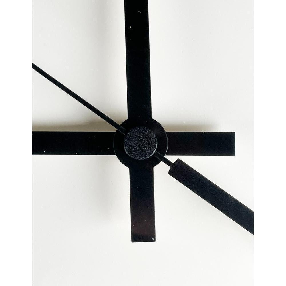 Plastique Horloge murale italienne postmoderne de Junghans, années 1980 en vente