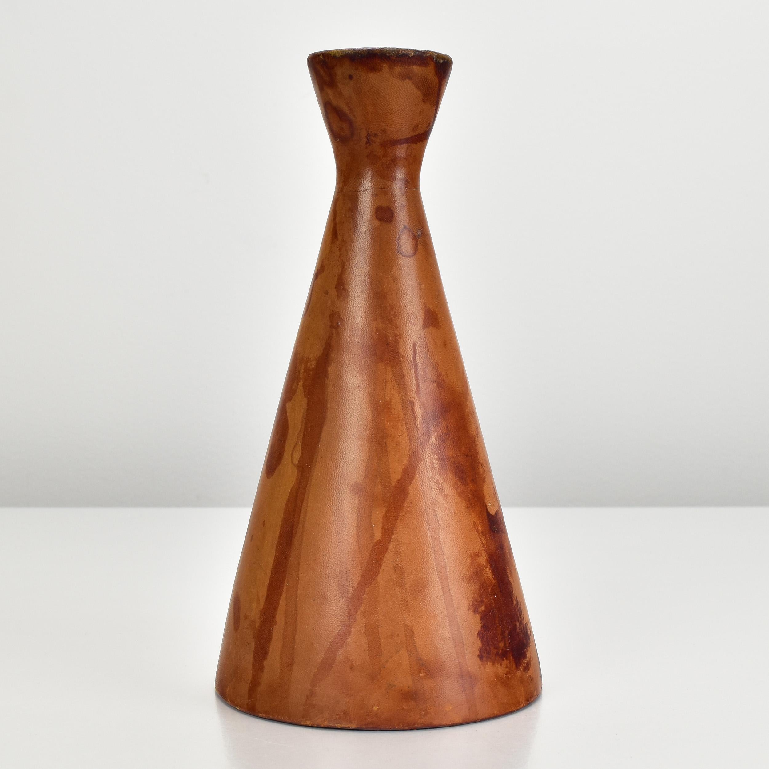 Mid-Century moderno Vaso Diabolo d'epoca in ceramica e pelle di Marcello Fantoni per Raymor in vendita