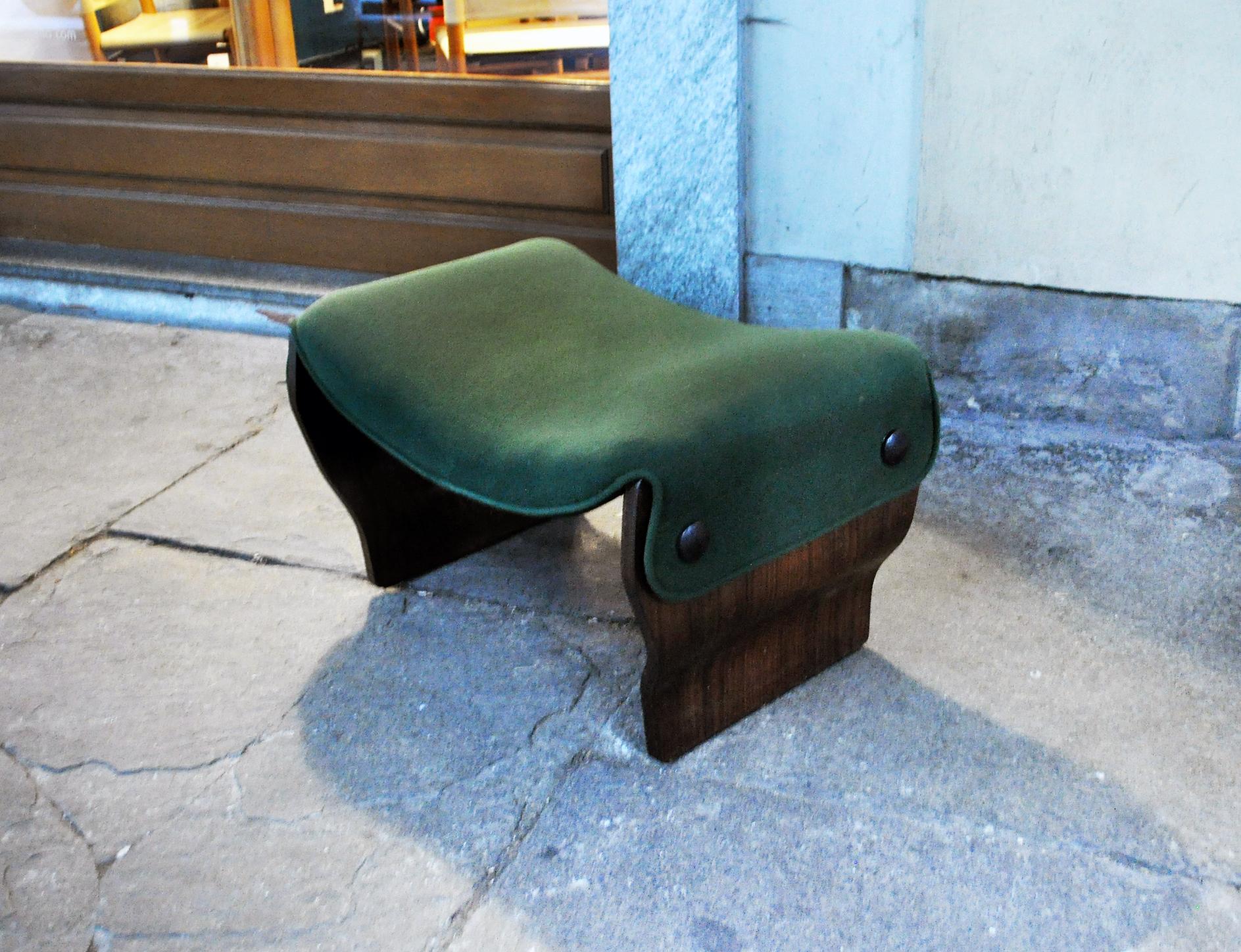 Pouf with wooden frame and fabric seat.
Model Canada
Designer Osvaldo Borsani
Manufacturer Tecno
1960s.