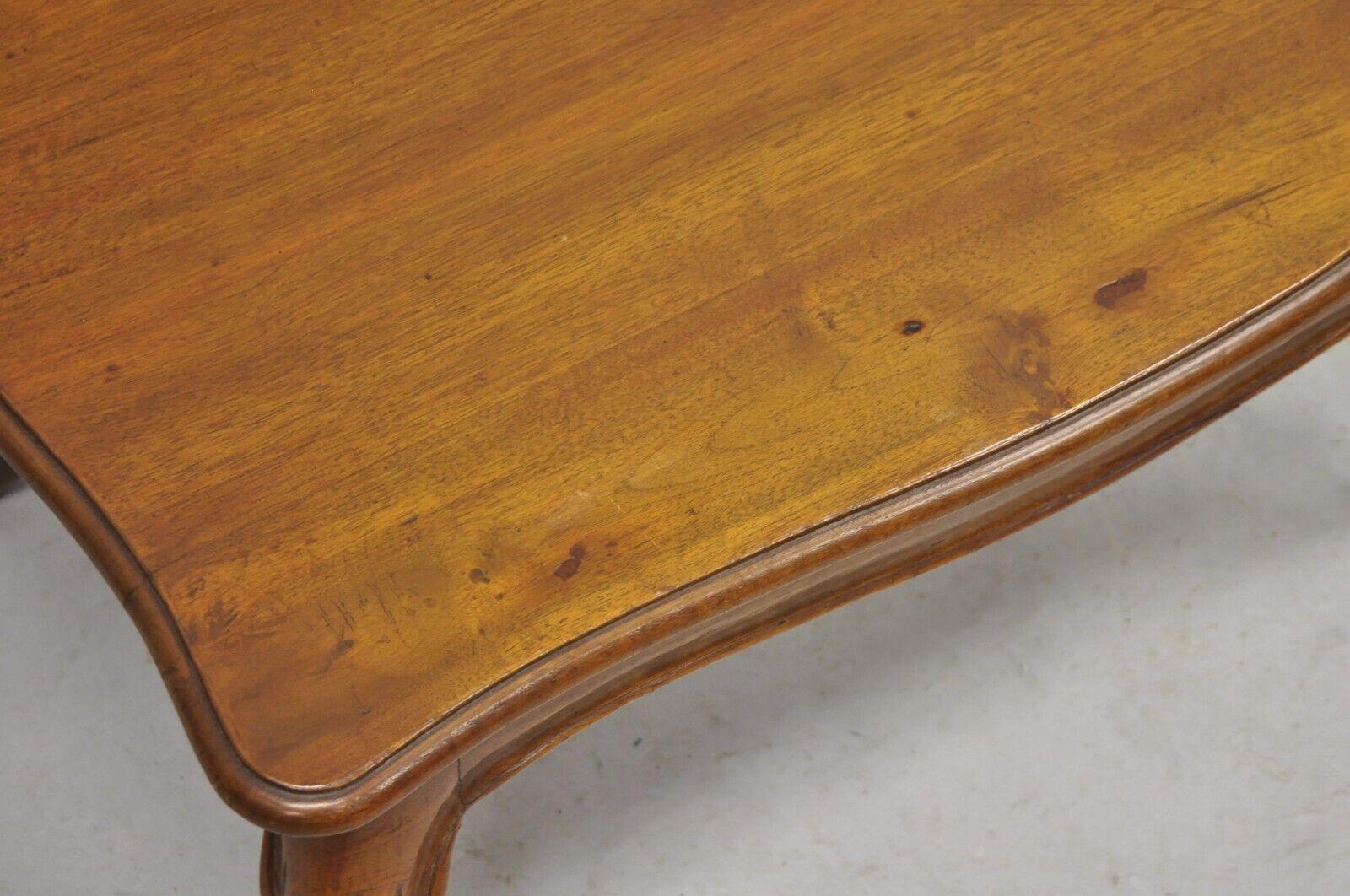 20th Century Vintage Italian Provincial Antiqued Walnut Small Cabriole Leg Coffee Table For Sale