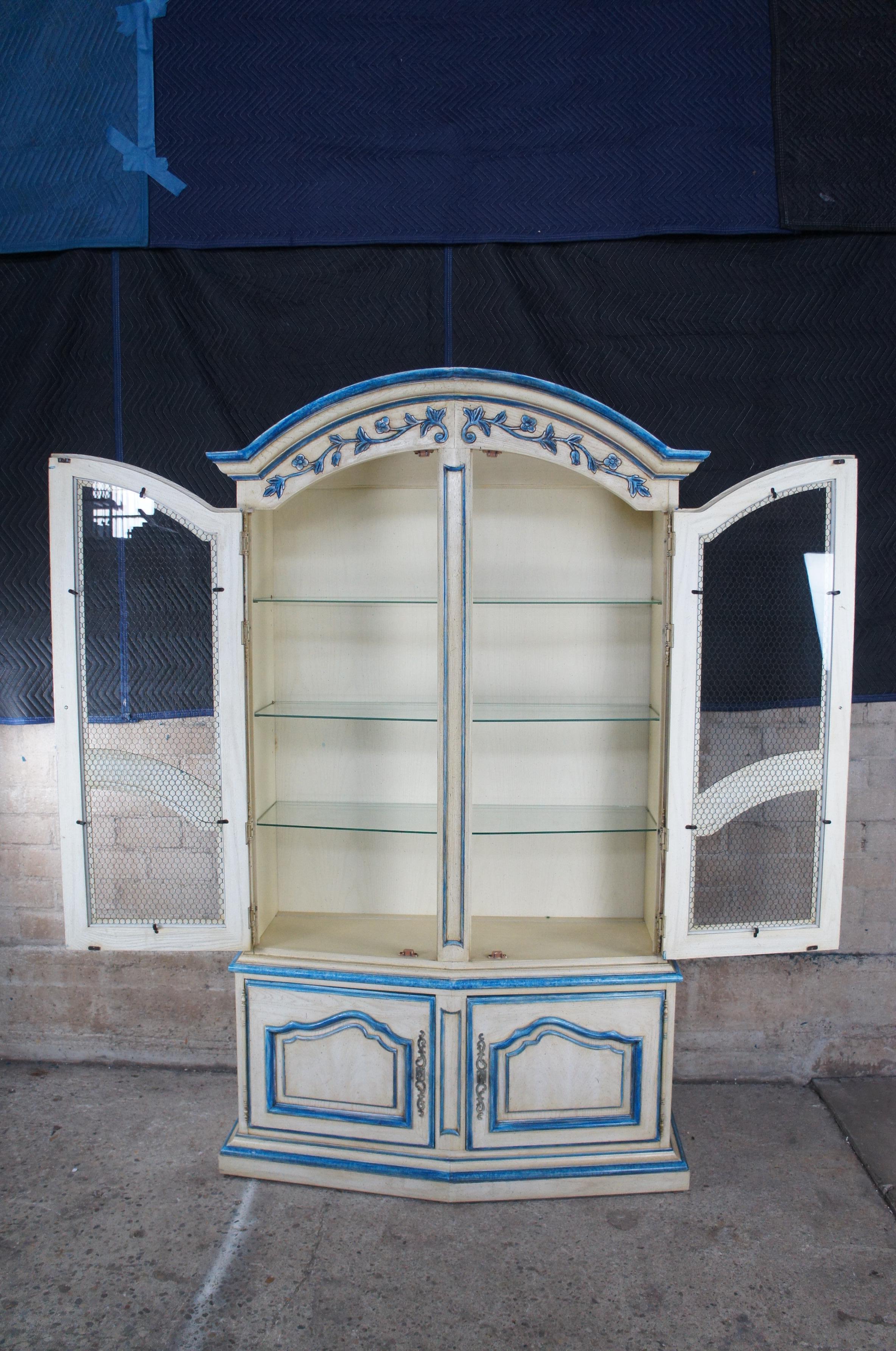 Vintage Italian Provincial Blue Trimmed Oak China Hutch Display Cabinet Vitrine In Good Condition In Dayton, OH