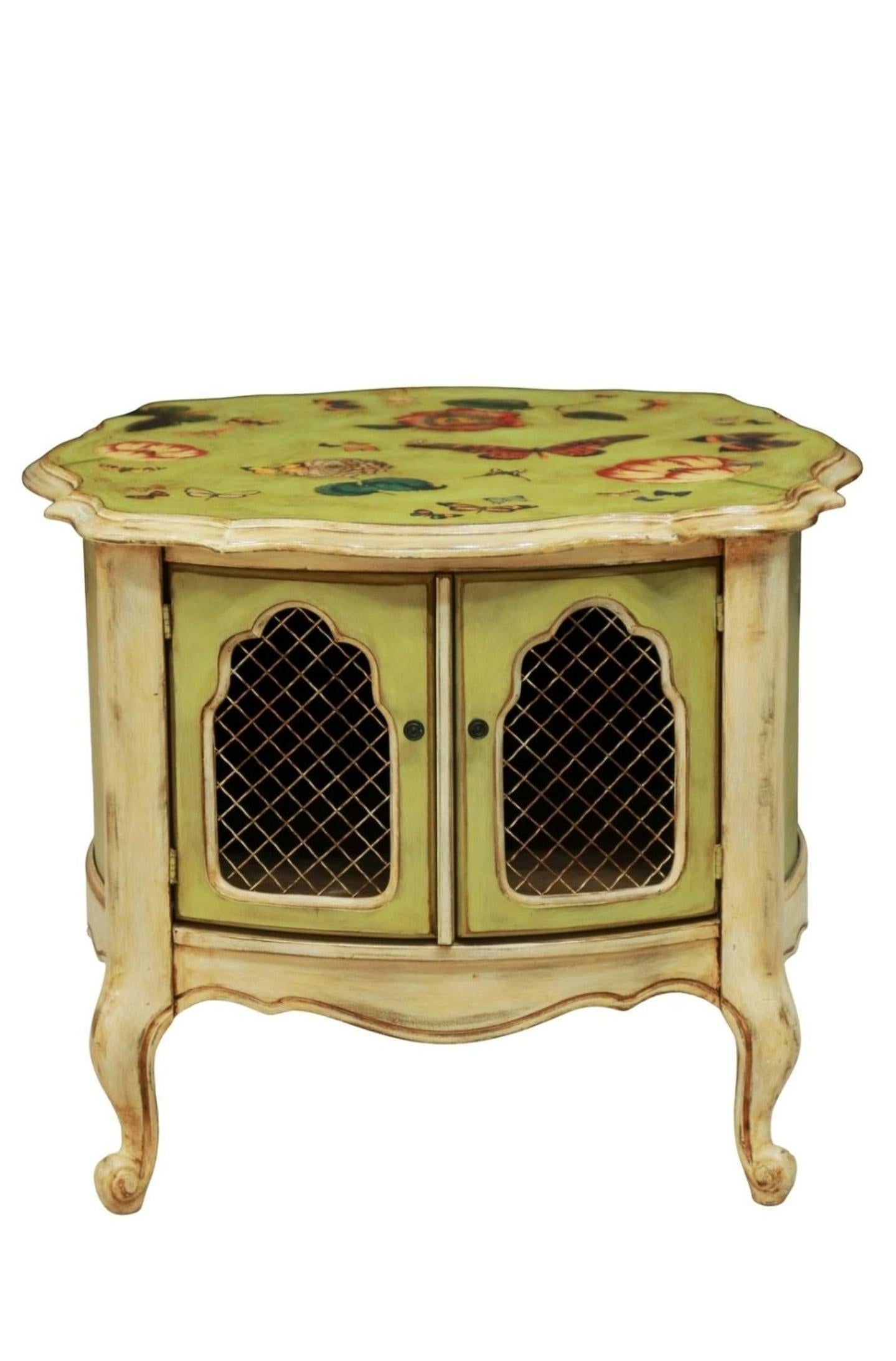 Vintage Italian Provincial Painted Decoupage End Table  In Good Condition For Sale In Forney, TX