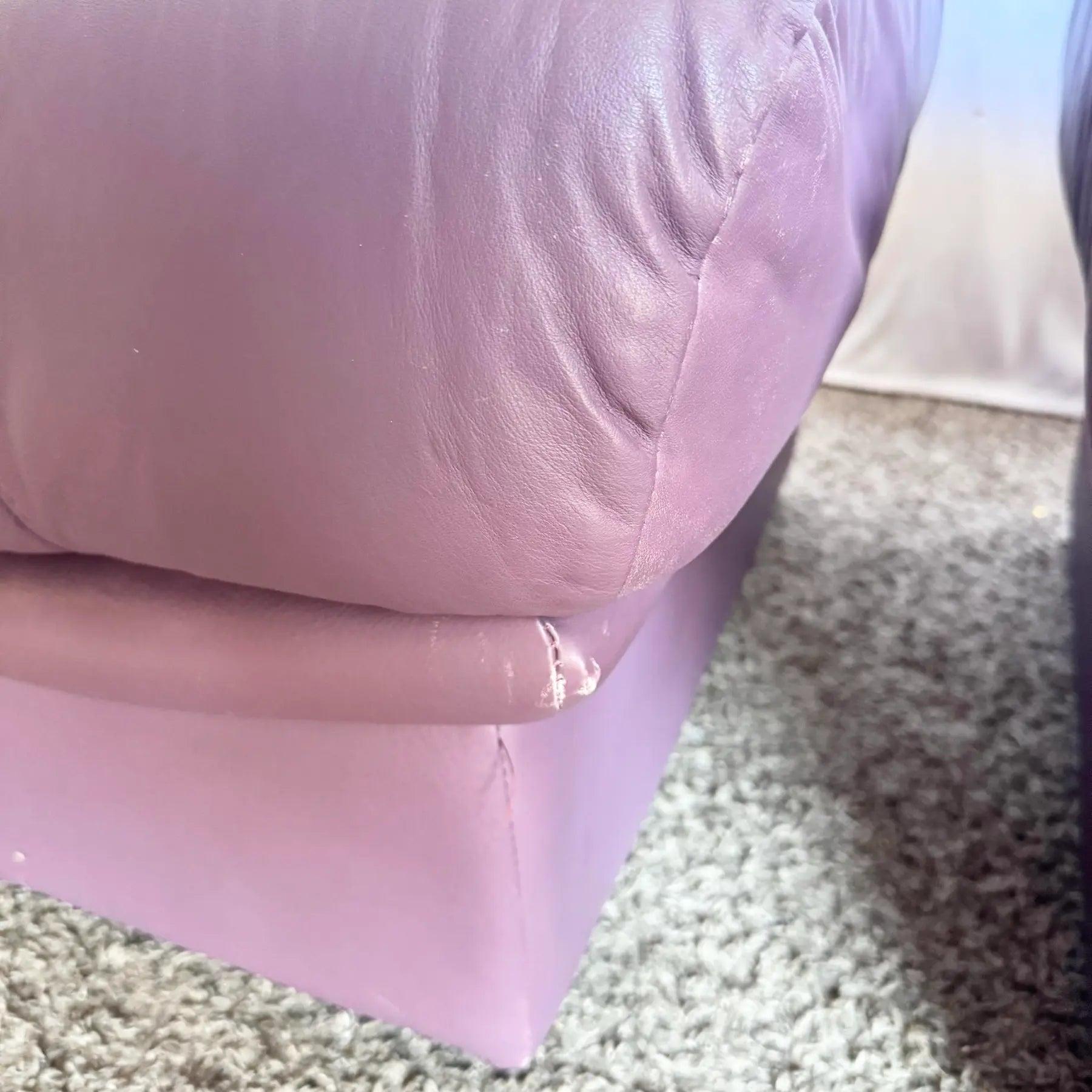 Pouf italien vintage en cuir violet sur roulettes - la paire en vente 5