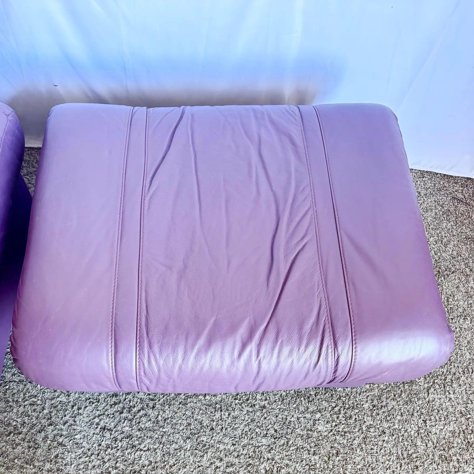 Pouf italien vintage en cuir violet sur roulettes - la paire en vente 2