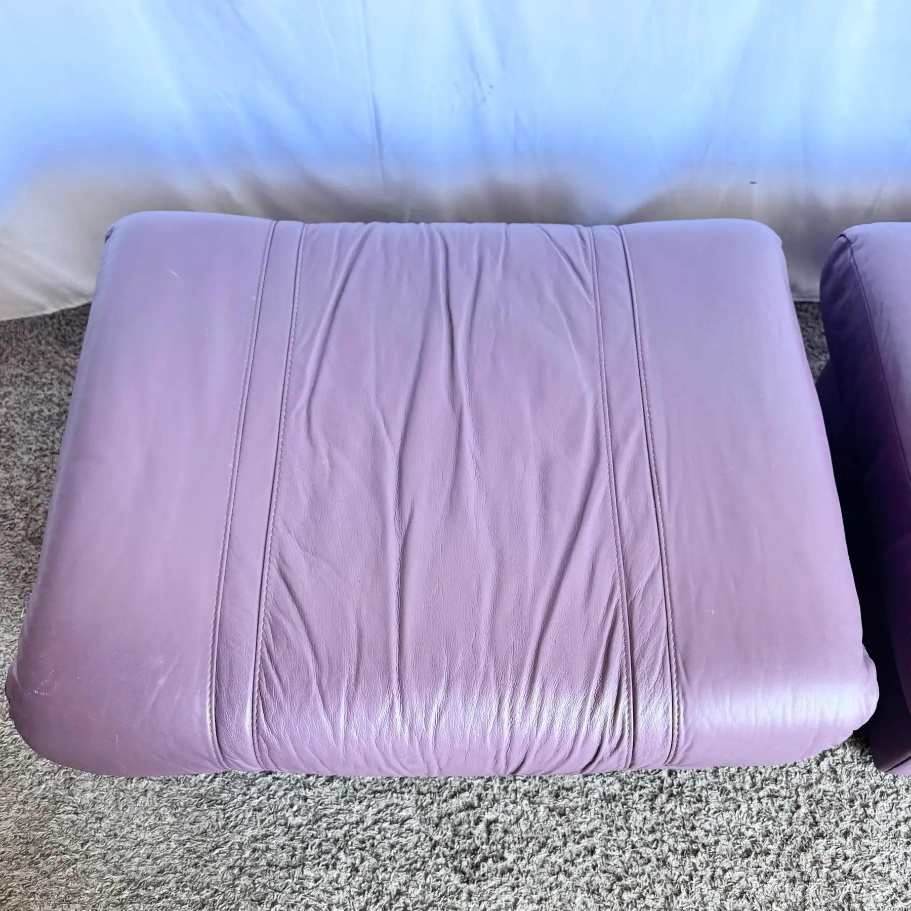 Pouf italien vintage en cuir violet sur roulettes - la paire en vente 3