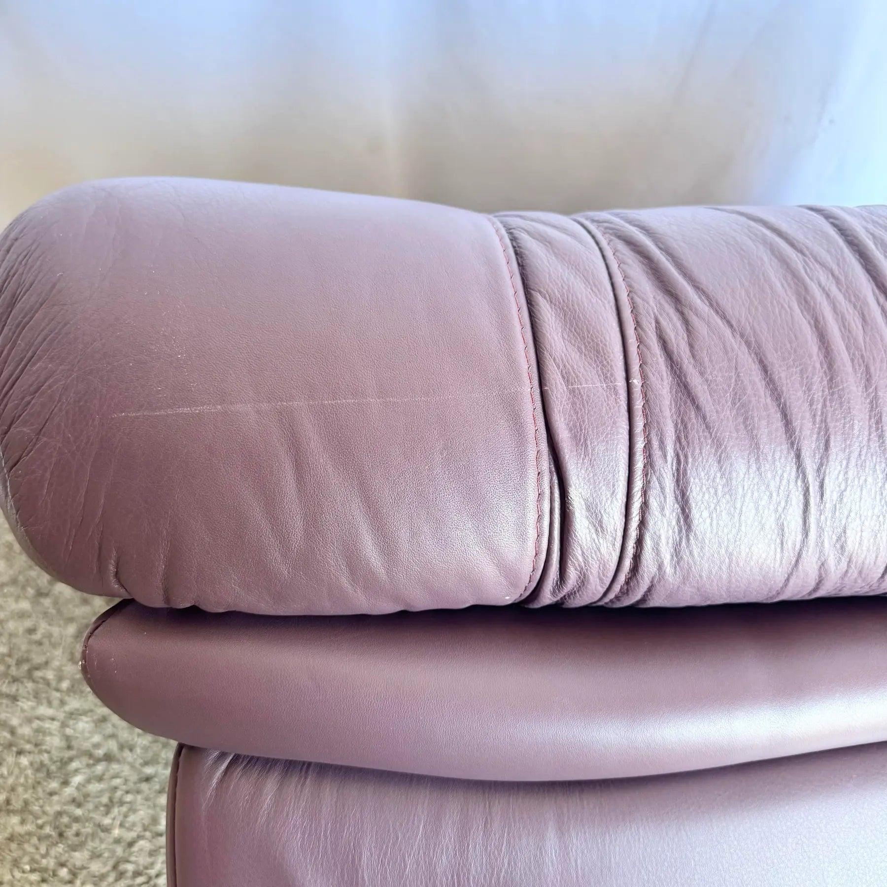 Pouf italien vintage en cuir violet sur roulettes - la paire en vente 4
