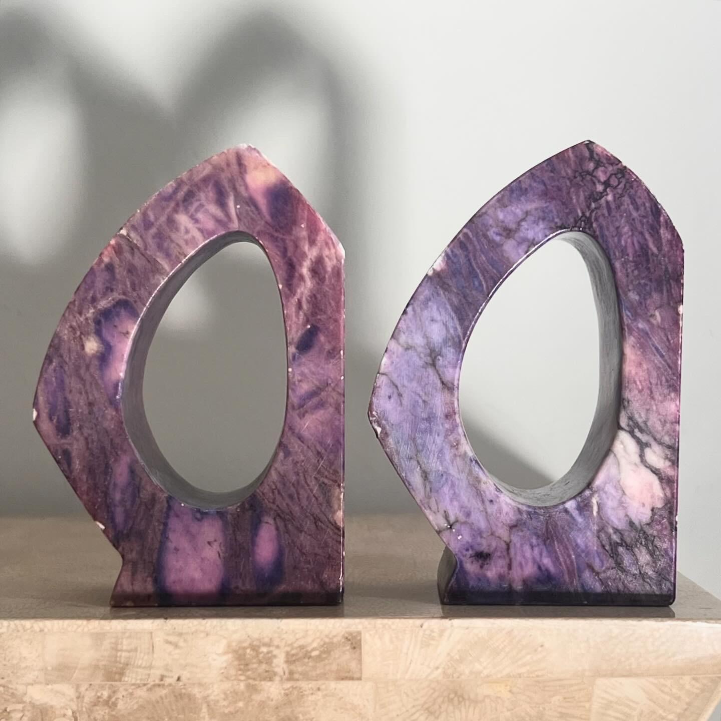 Vintage Italian purple marble bookends, 1960s In Good Condition For Sale In View Park, CA