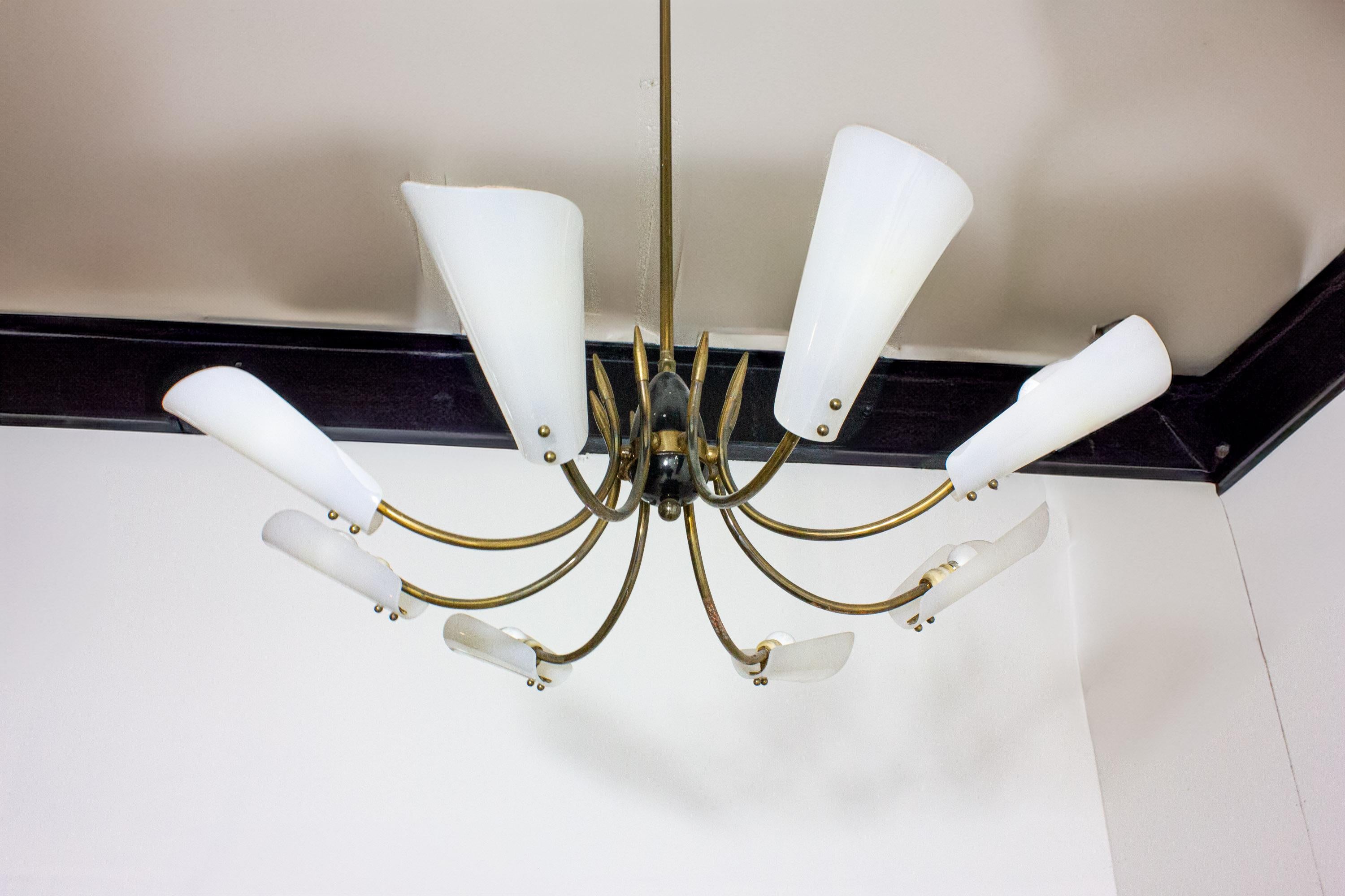 Vintage Italian radial spider chandelier with frosted shades, 1970s en venta 2