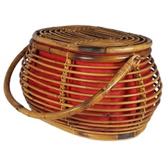 Vintage Italian Rattan 1960s Handschuhfach / Magazin Rack mit rotem Stoff