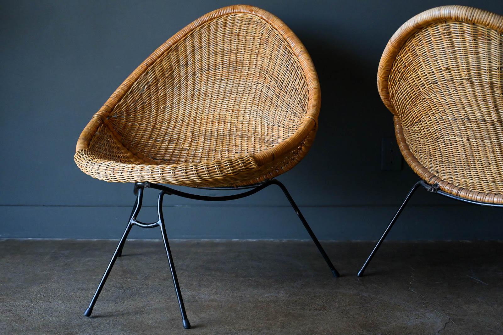 Mid-Century Modern Vintage Italian Rattan and Iron Scoop Chairs and Table, ca. 1950 For Sale