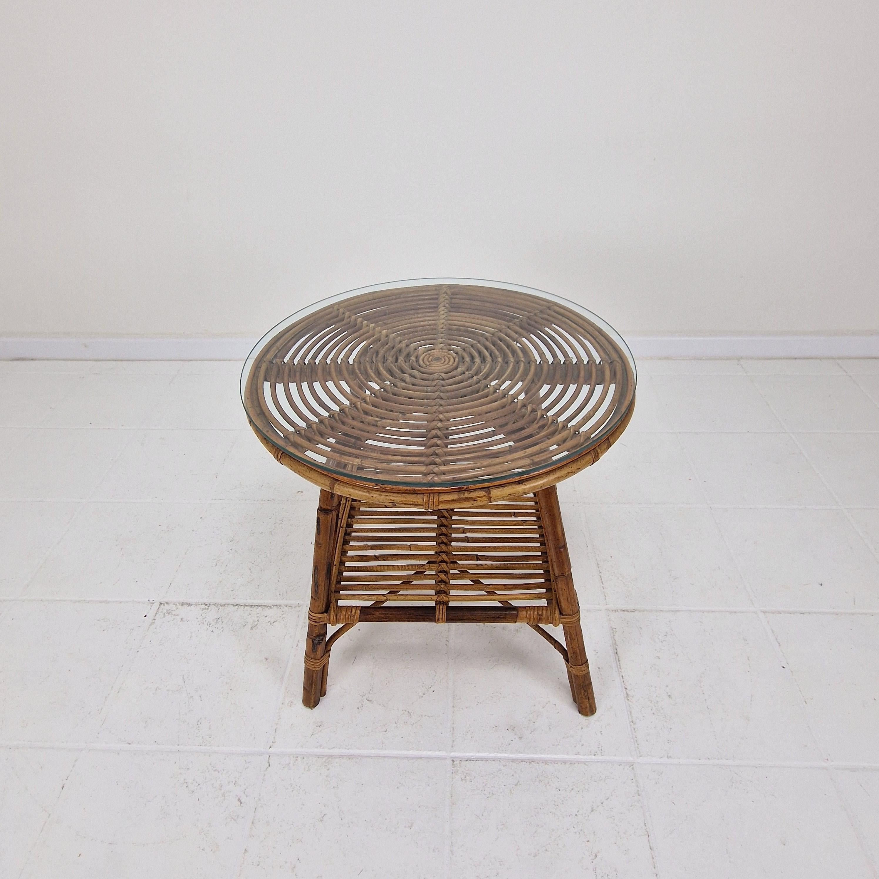 Vintage Italian Rattan Coffee or Side Table With New Glass Plate, 1970s In Good Condition For Sale In Oud Beijerland, NL