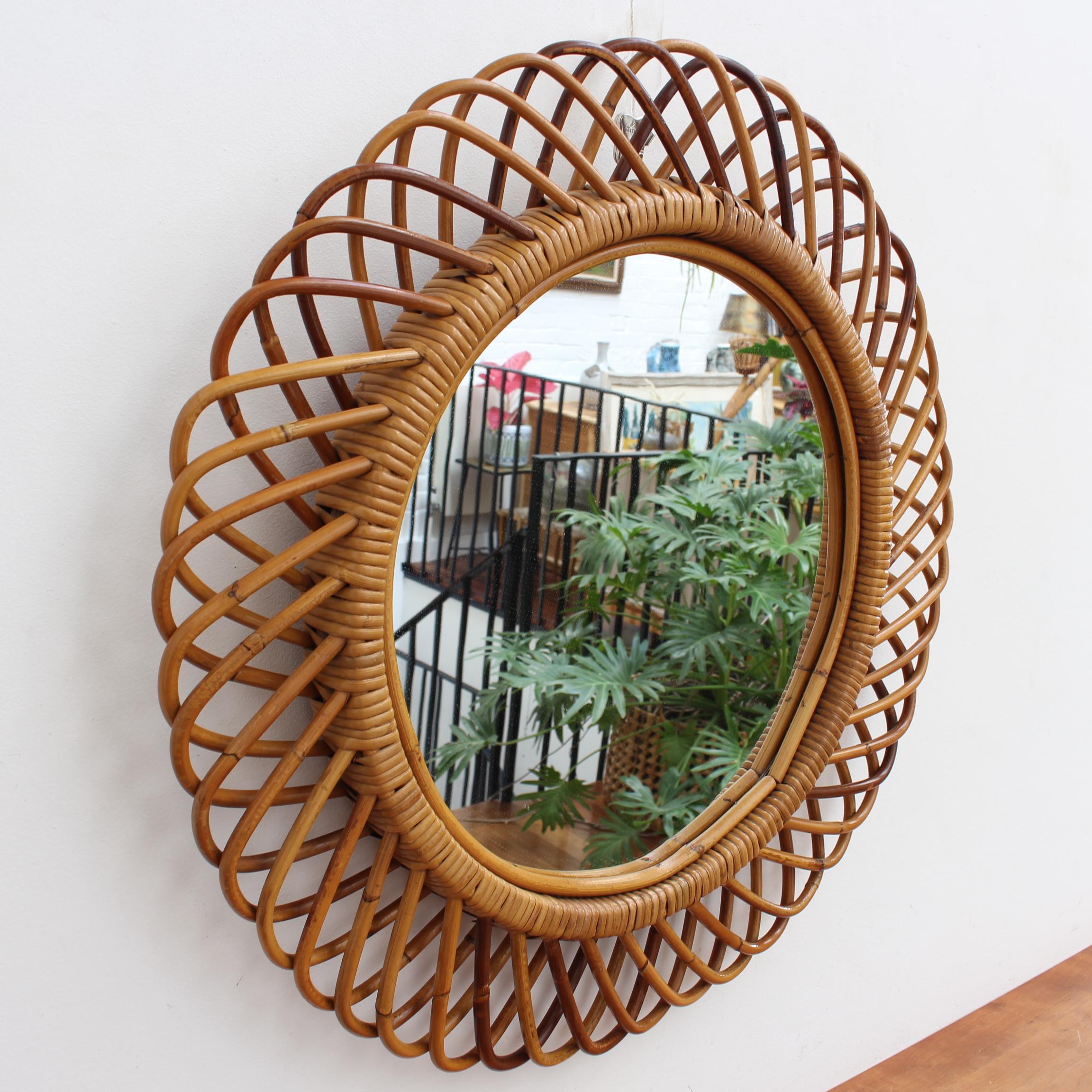 Vintage Italian Rattan Round Wall Mirror (circa 1960s) In Good Condition For Sale In London, GB