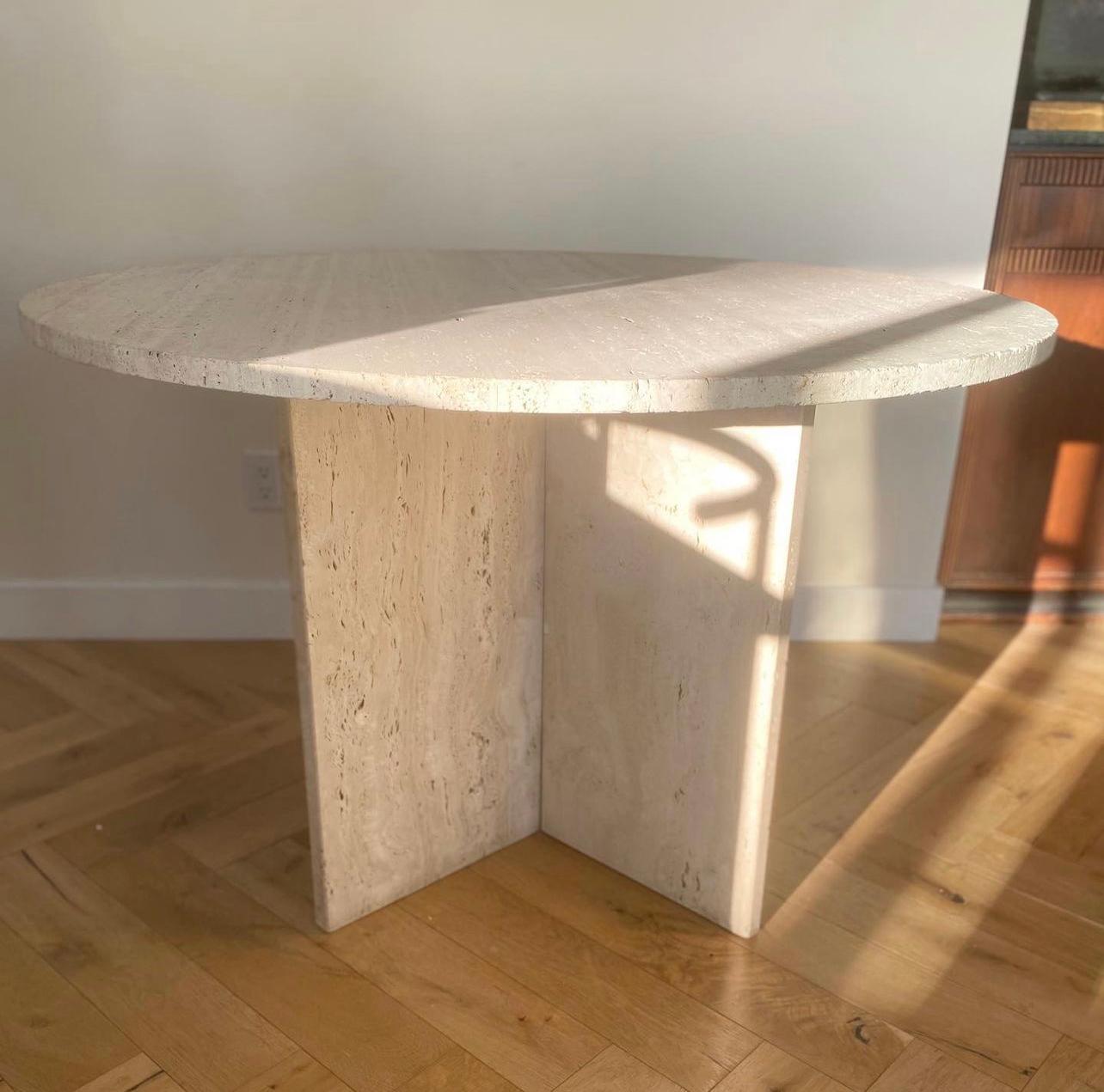 Vintage Italian Raw Travertine Pedestal Dining Table, 1970s In Good Condition In View Park, CA