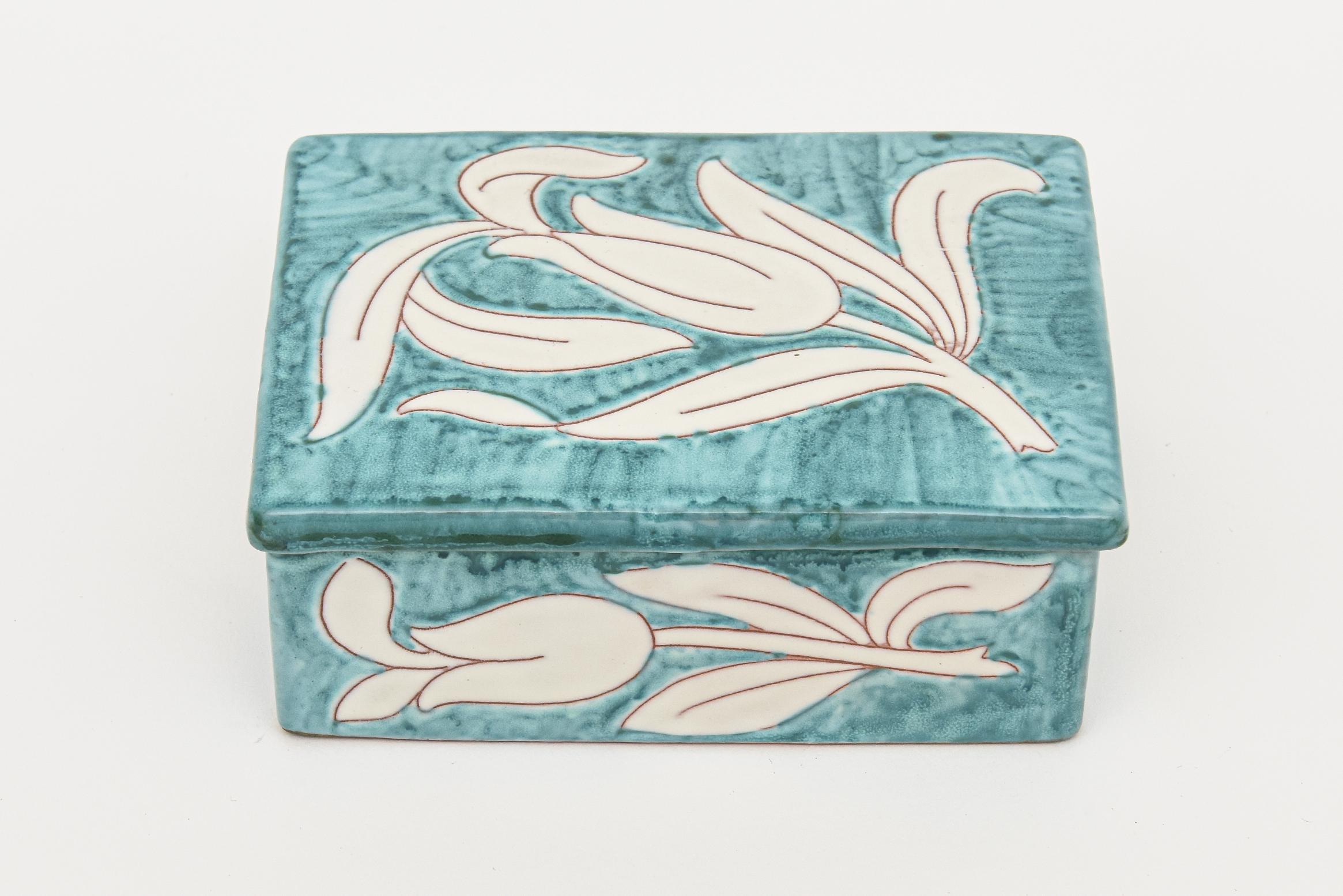 Vintage Italian Raymor Ceramic Lidded Flower Box Turquoise and White For Sale 6